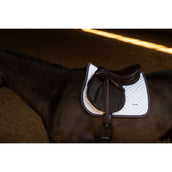 Equestrian Stockholm Tapis de Selle Modern de Saut Blanc/Dark Violet Equestrian Stockholm Tapis de Selle Modern de Saut Blanc/Dark Violet