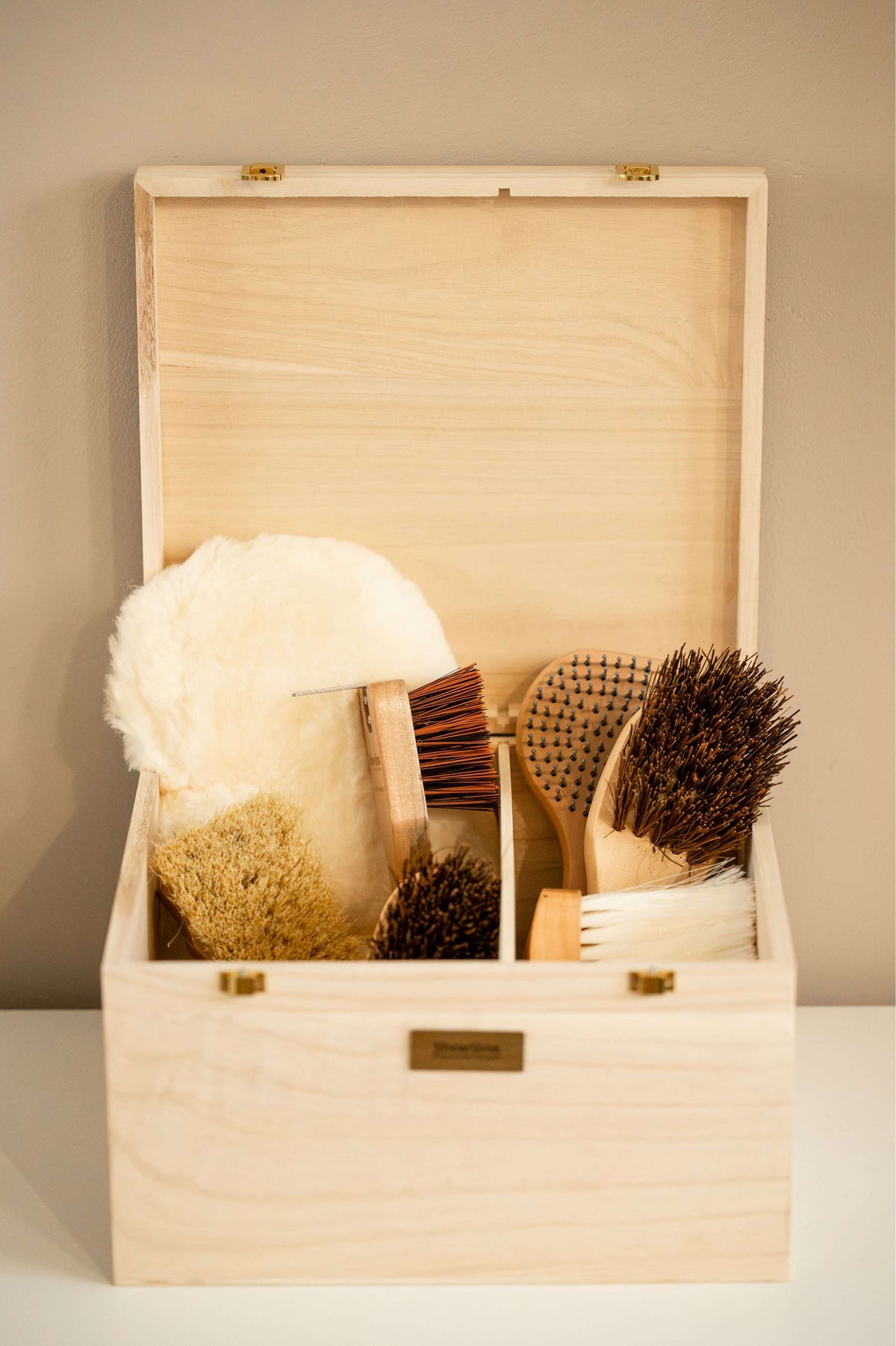 Showtime Caisse de Pansage Luxe met borstels Beige