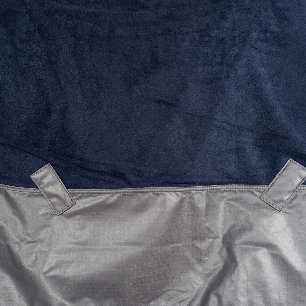 EQUITHÈME Couverture d'Extérieur Tyrex 600 D Fleece 0g Polaire Bleu Marine/Gris