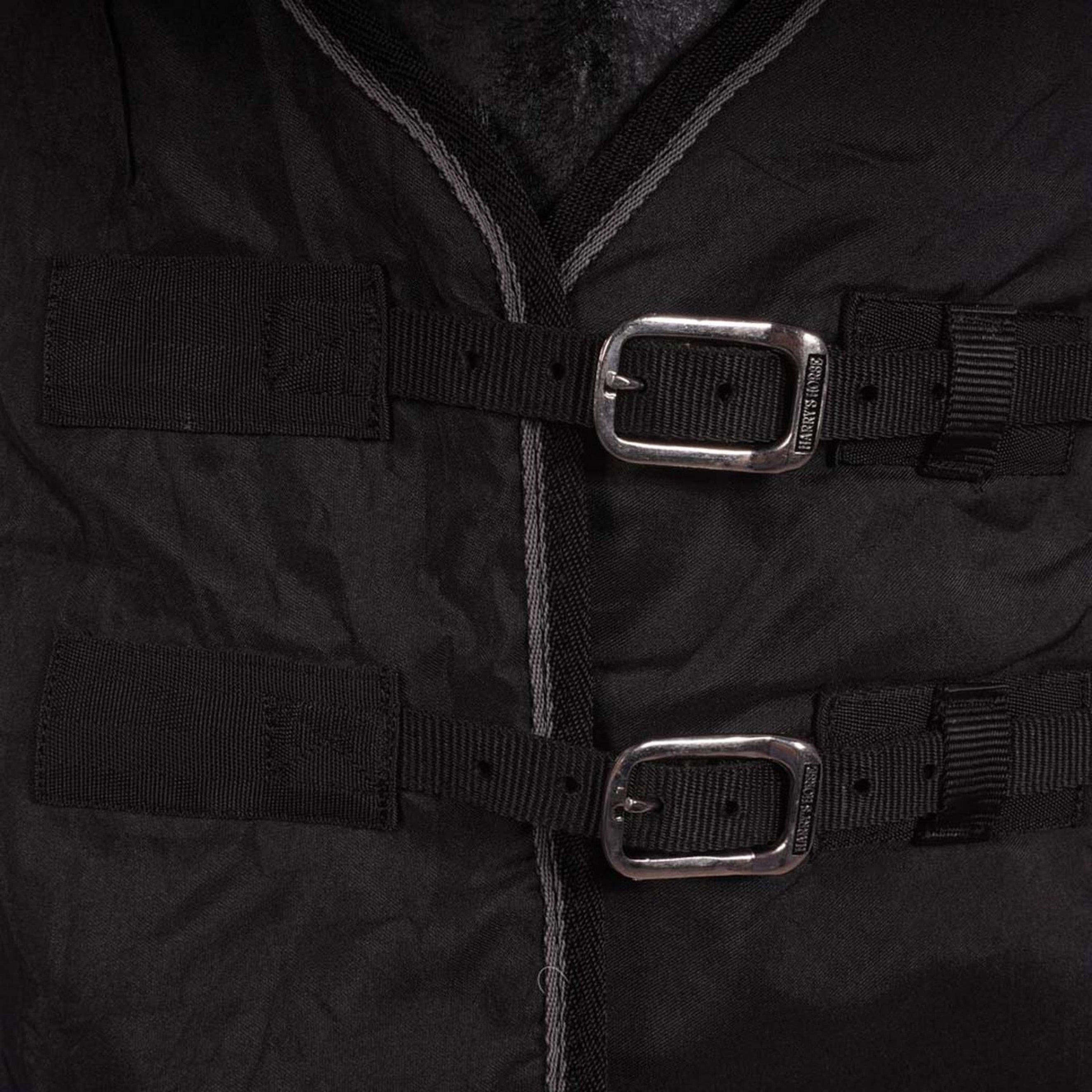 Harry's Horse Couverture d'Écurie Highliner 0g Marin avec accent de fer Harry's Horse Couverture d'Écurie Highliner 0g Marin avec accent de fer