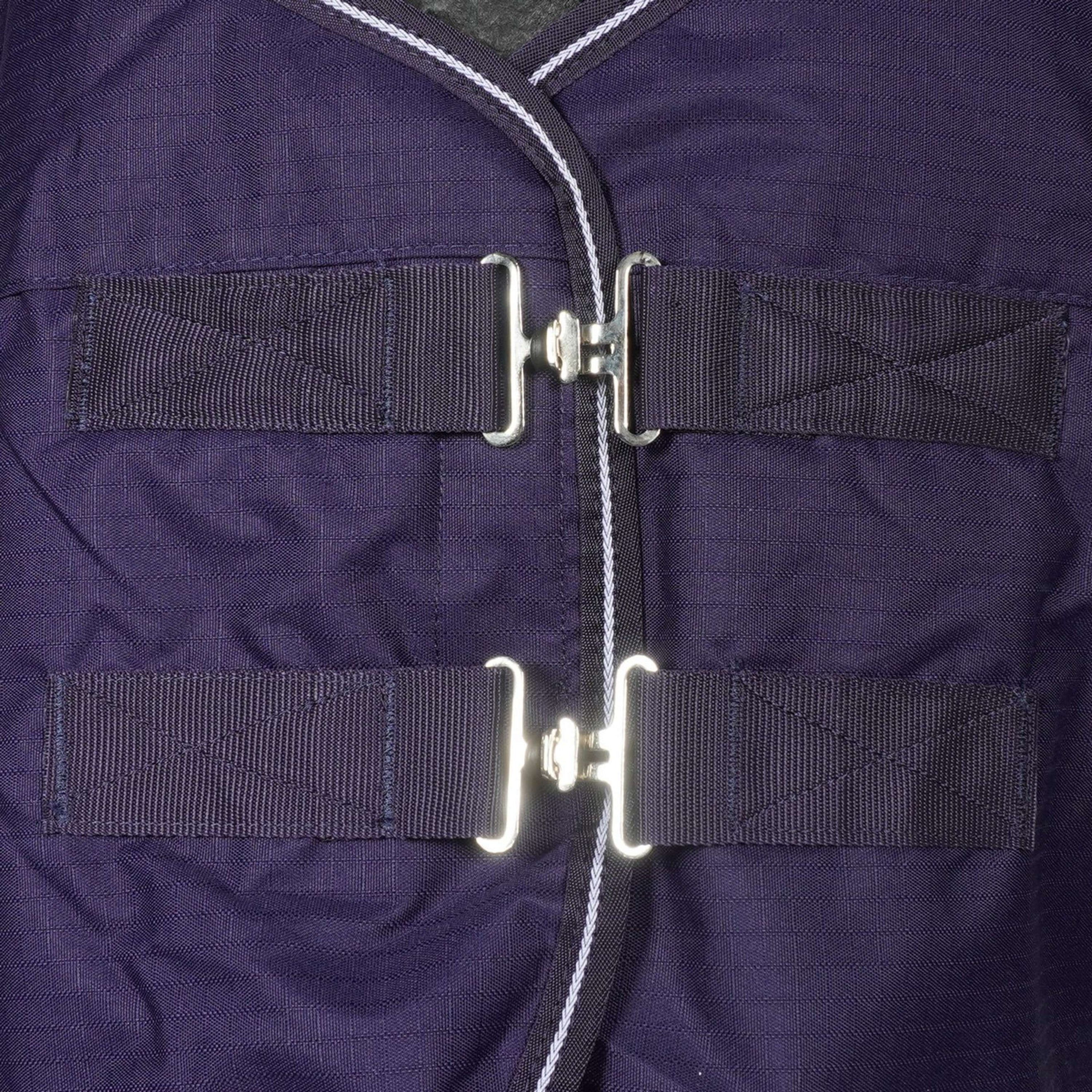 Saxon Couverture Defiant 600D Combo Neck Heavy 300g Marine/Blanc Saxon Couverture Defiant 600D Combo Neck Heavy 300g Marine/Blanc