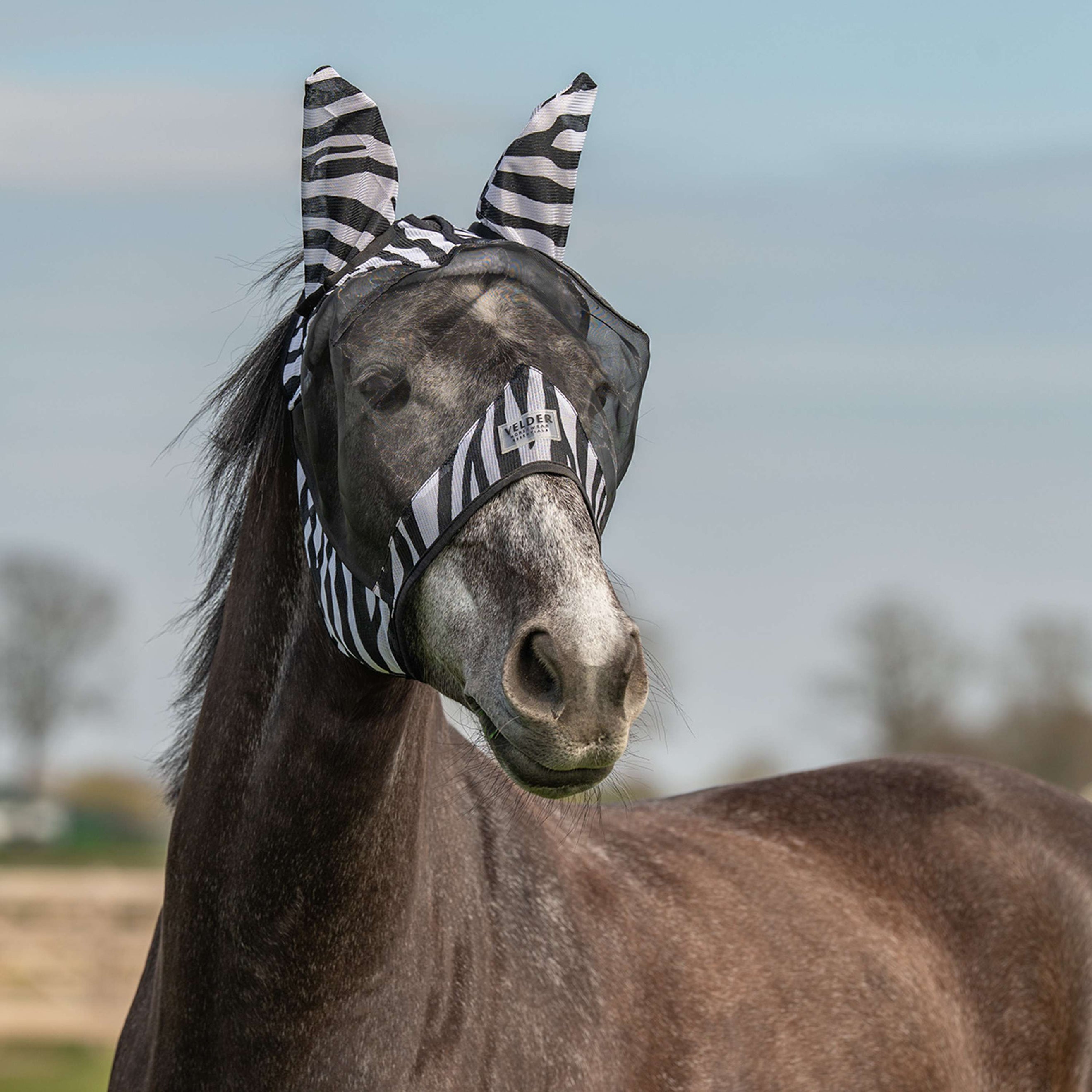 Velder Horsewear Essentials Masque Anti-Mouches Zebra avec Oreilles Noir/Blanc Velder Horsewear Essentials Masque Anti-Mouches Zebra avec Oreilles Noir/Blanc