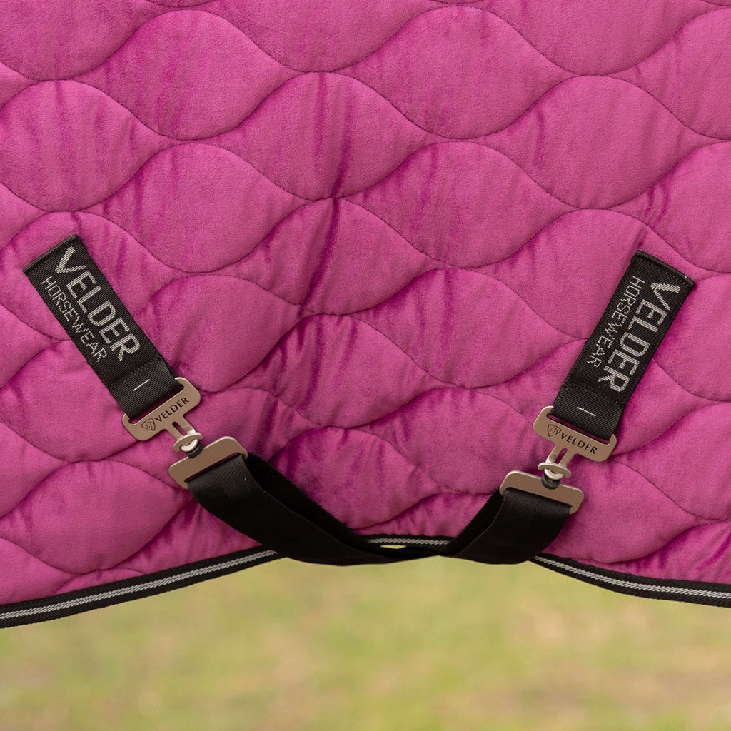 Velder Horsewear Premium Couverture de Concours Satin Glow Dutch Raspberry