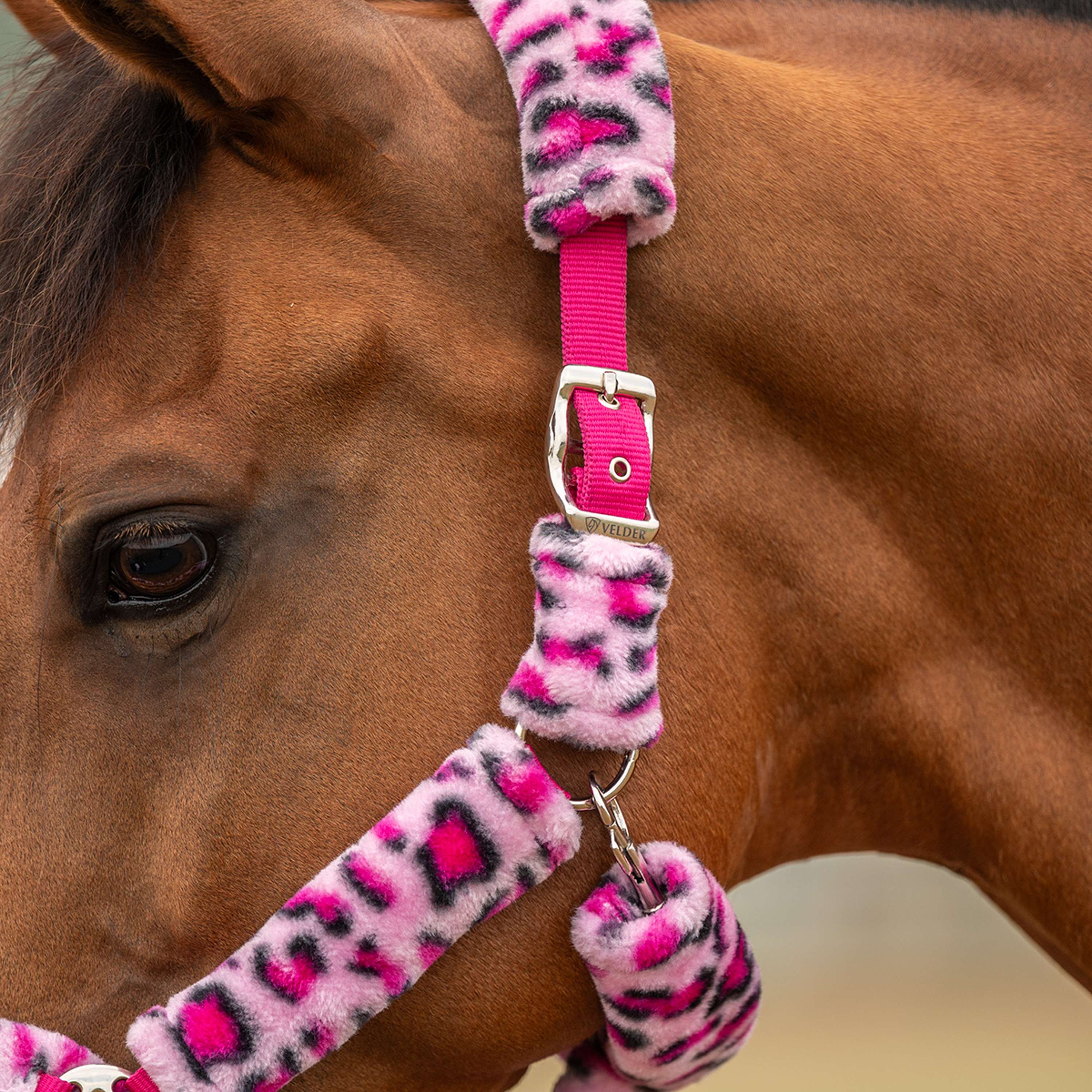 Velder Horsewear Premium Licol Comfort Fur Snow Leopard Rose