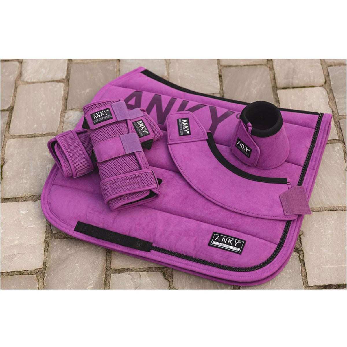 ANKY Zadeldekje Tapis de Selle Suede XB242110 Dressage Striking Purple