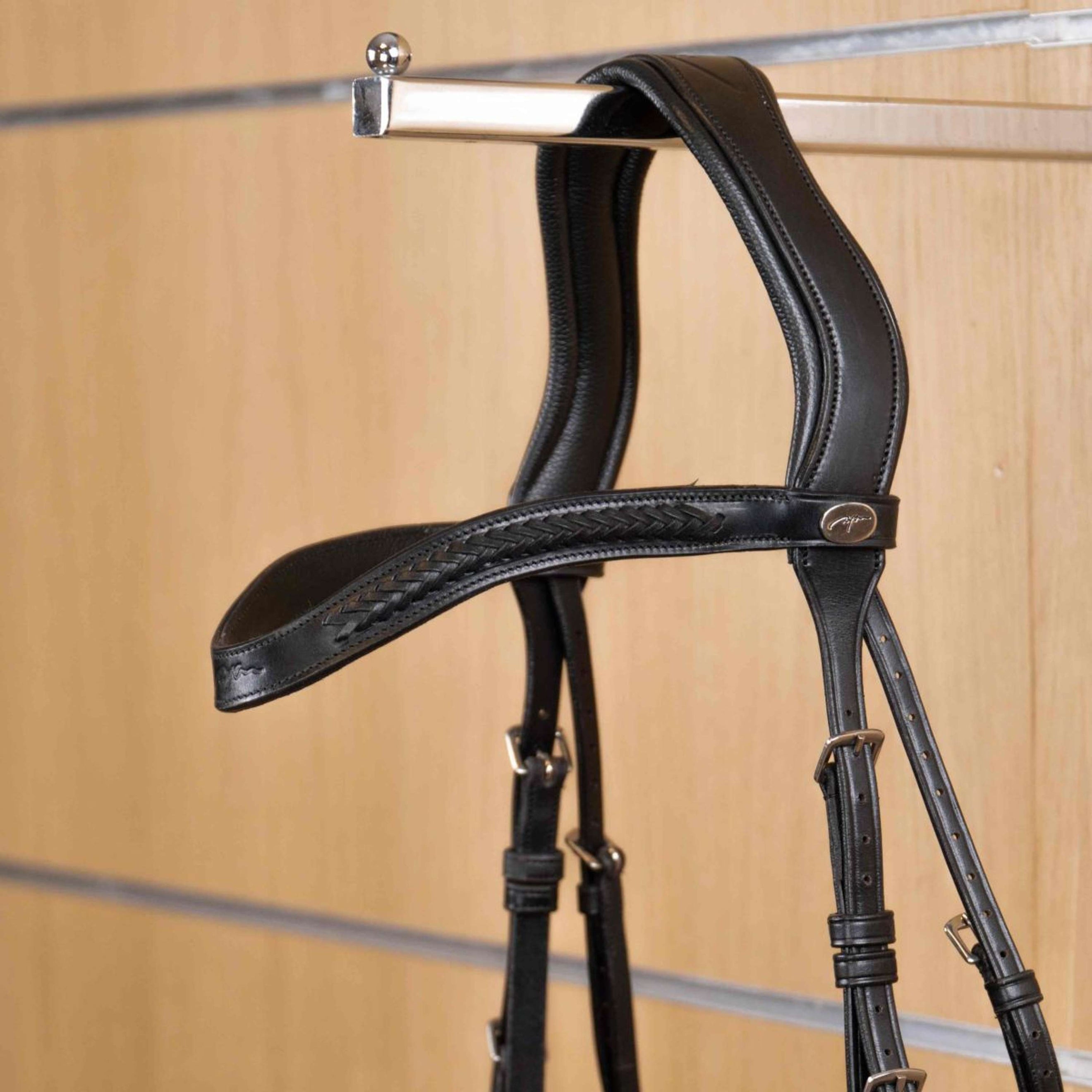 Dyon Frontal Laced V-Shaped Noir