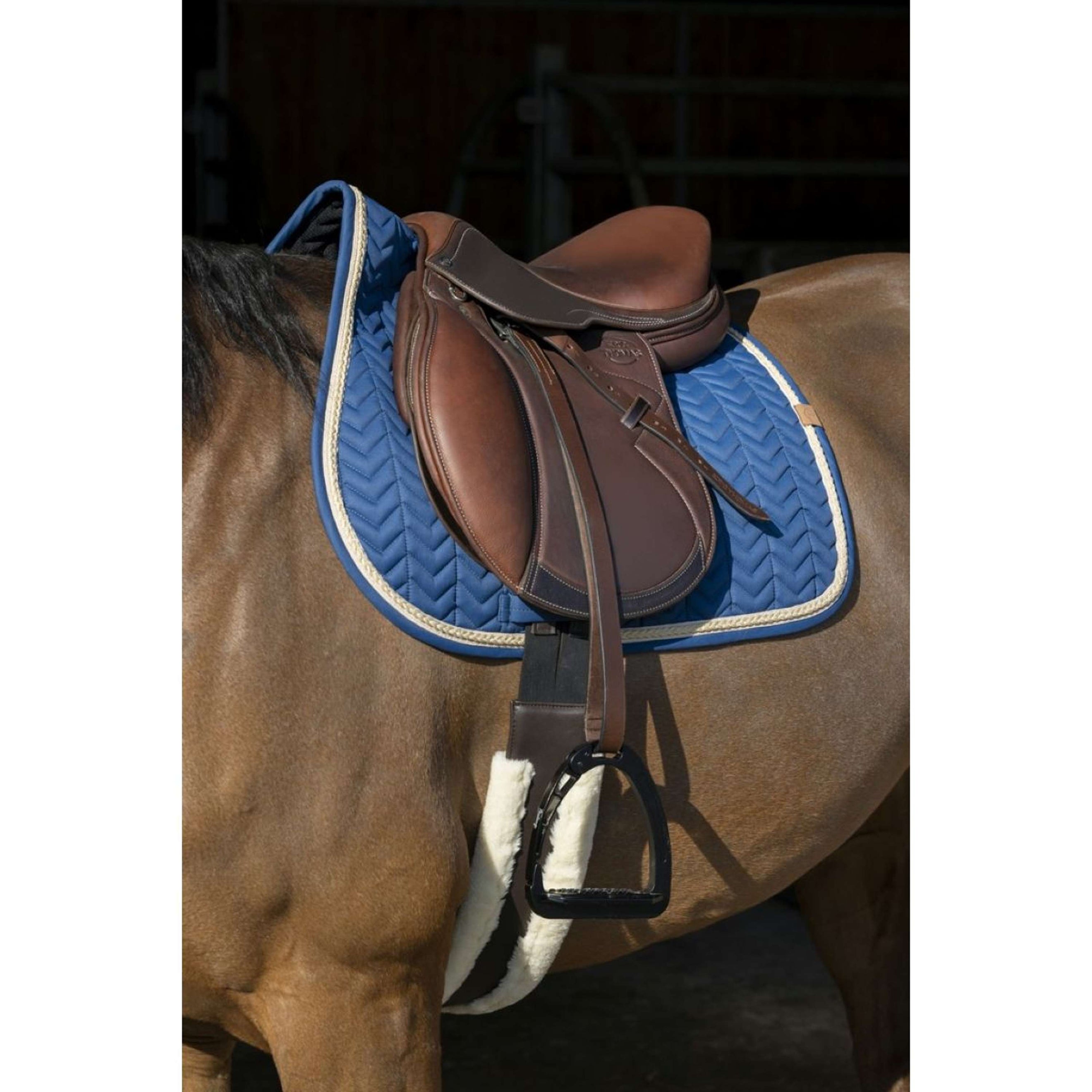 EQUITHÈME Tapis de Selle Softy Jumping Petrol EQUITHÈME Tapis de Selle Softy Jumping Petrol