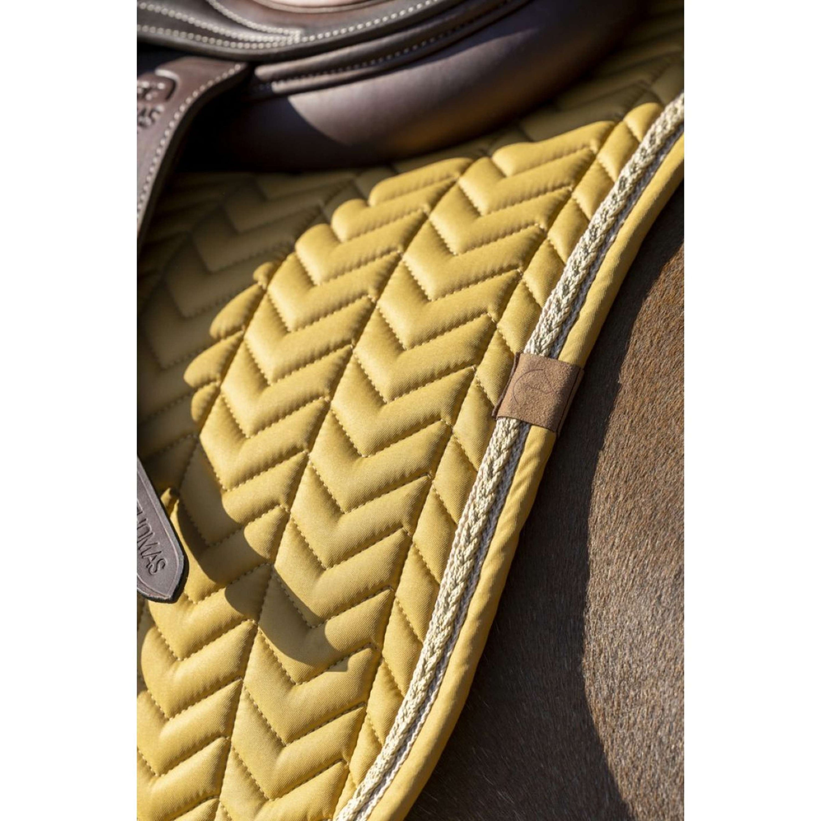 EQUITHÈME Tapis de Selle Softy Jumping Moutarde