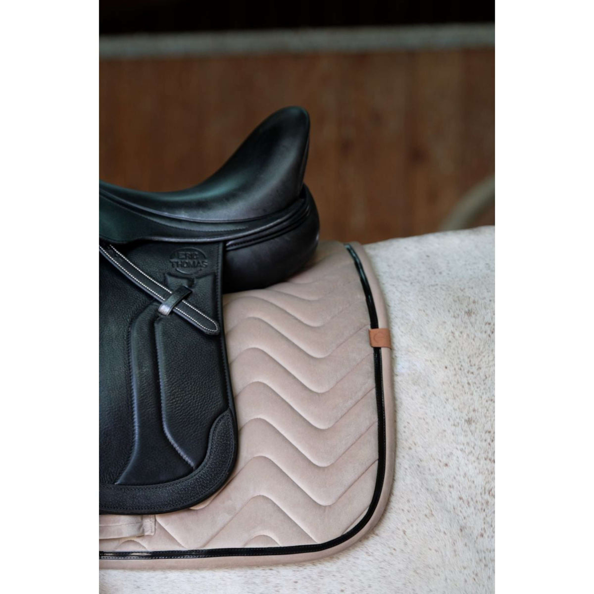 EQUITHÈME Tapis de Selle Glossy Dressage Beige