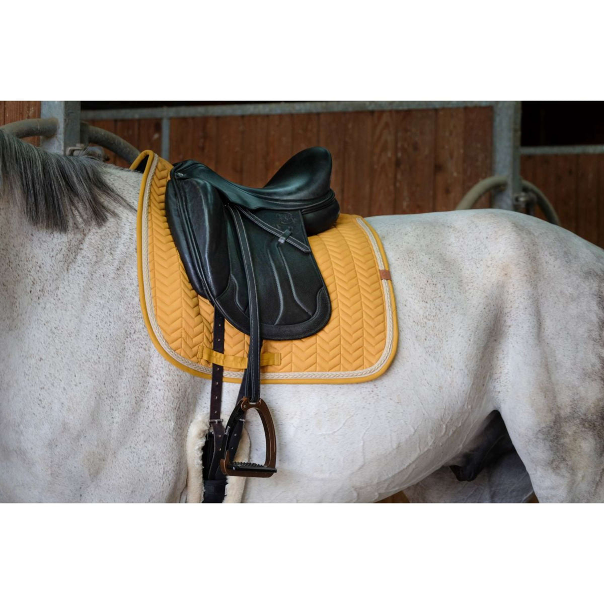 EQUITHÈME Tapis de Selle Softy Dressage Moutarde