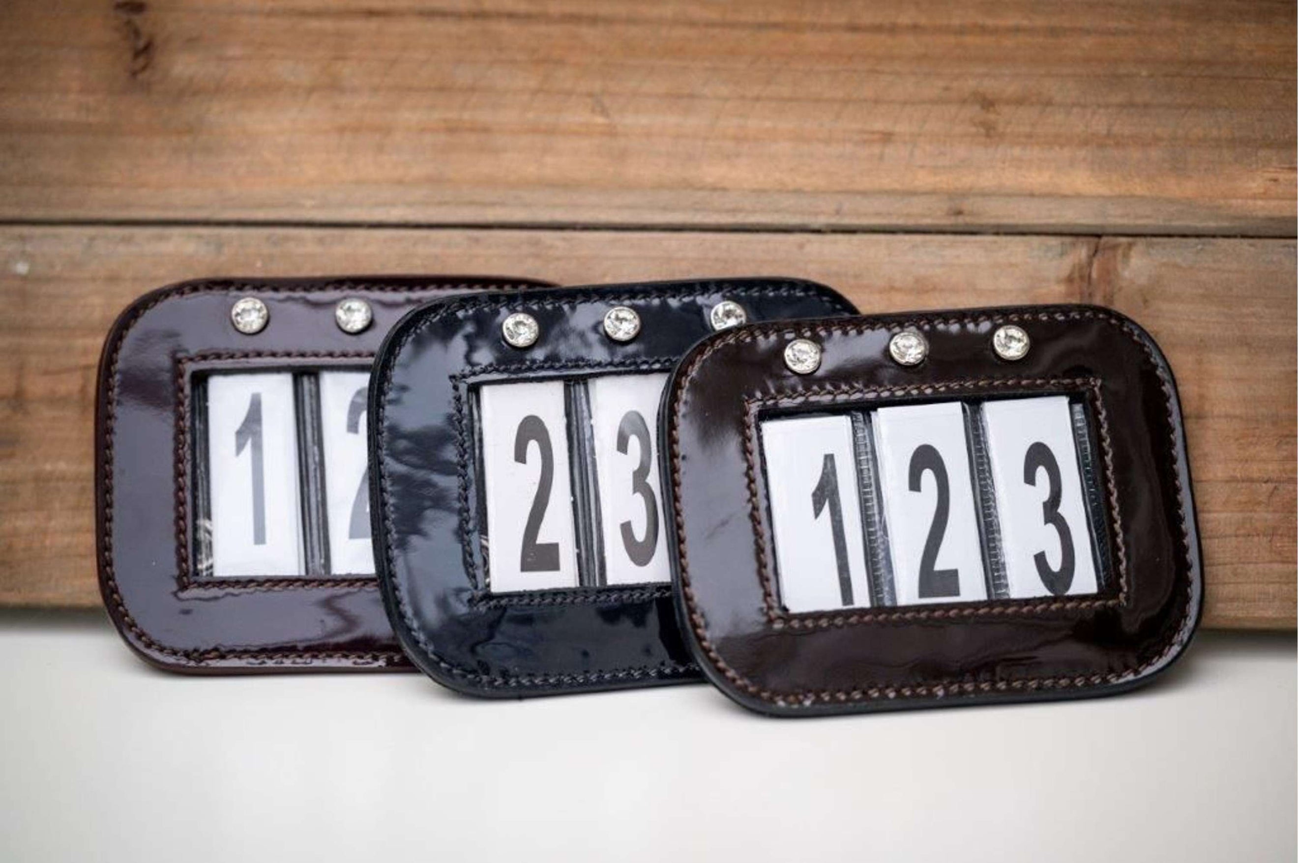 HB Porte-numéro Showtime Vernis Marin HB Porte-numéro Showtime Vernis Marin