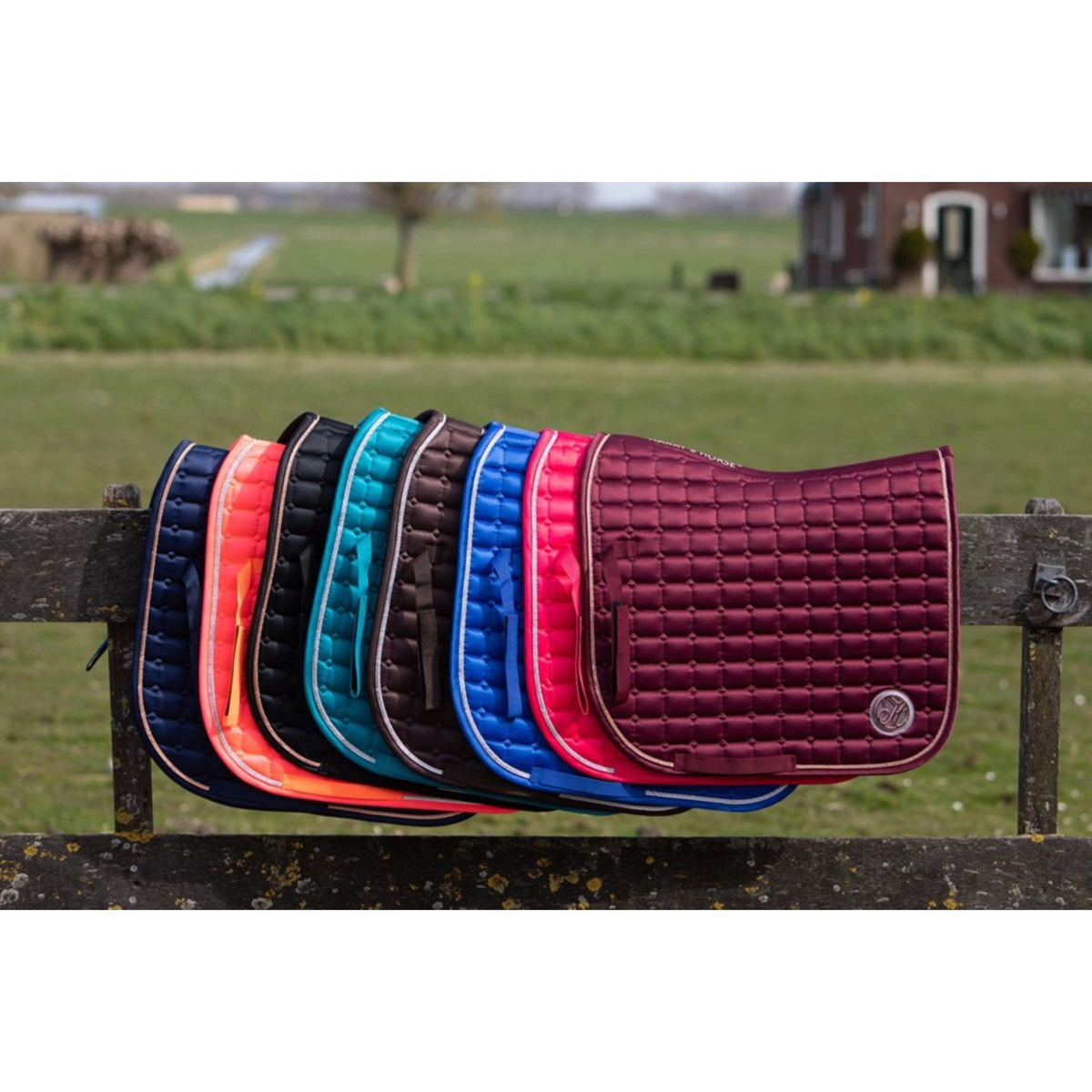 Harry's Horse Tapis de Selle Reverso Satin III Dressage Fuchsia