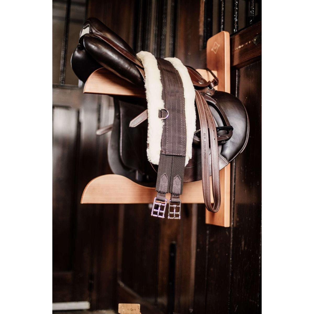 Porte-Selle Pliable en Métal Noir pour Chevaux Porte-Selle Pliable en Métal Noir pour Chevaux