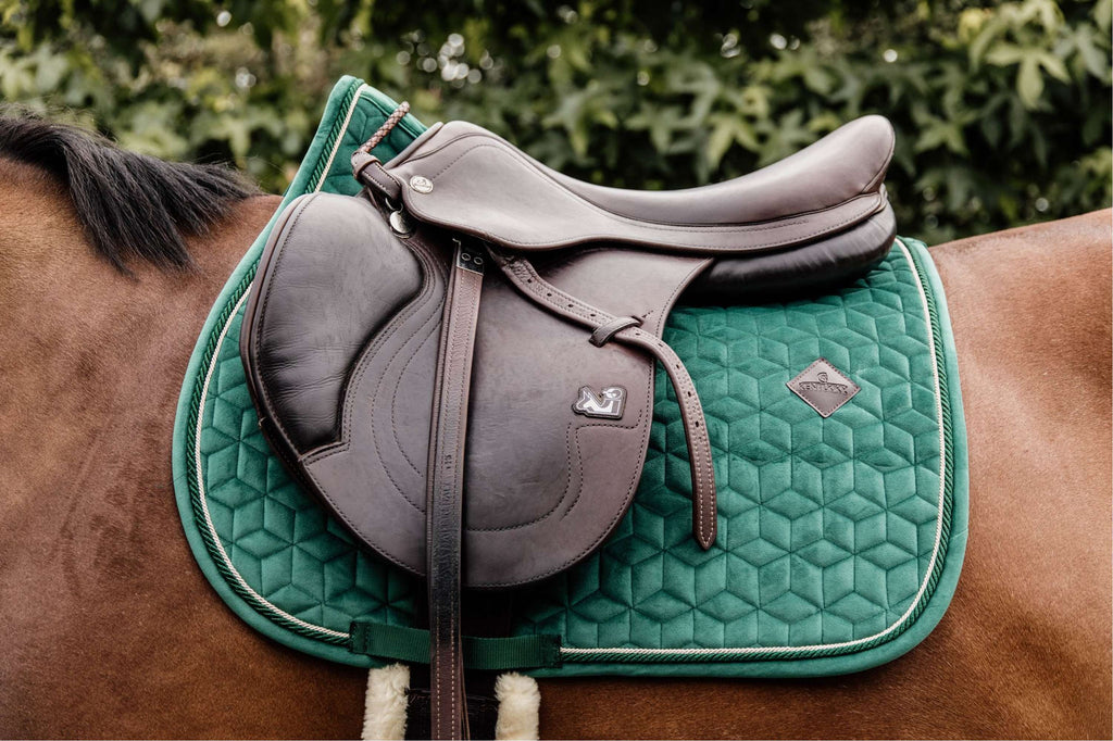 Kentucky Tapis de Selle Velvet Vert Foncé