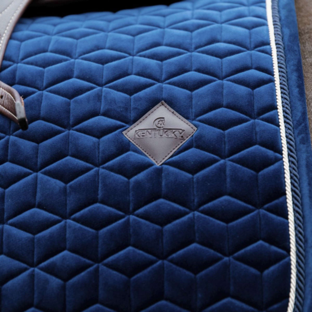 BOSS - Tapis de selle d’équitation spécial dressage en velours à BOSS - Tapis de selle d’équitation spécial dressage en velours à