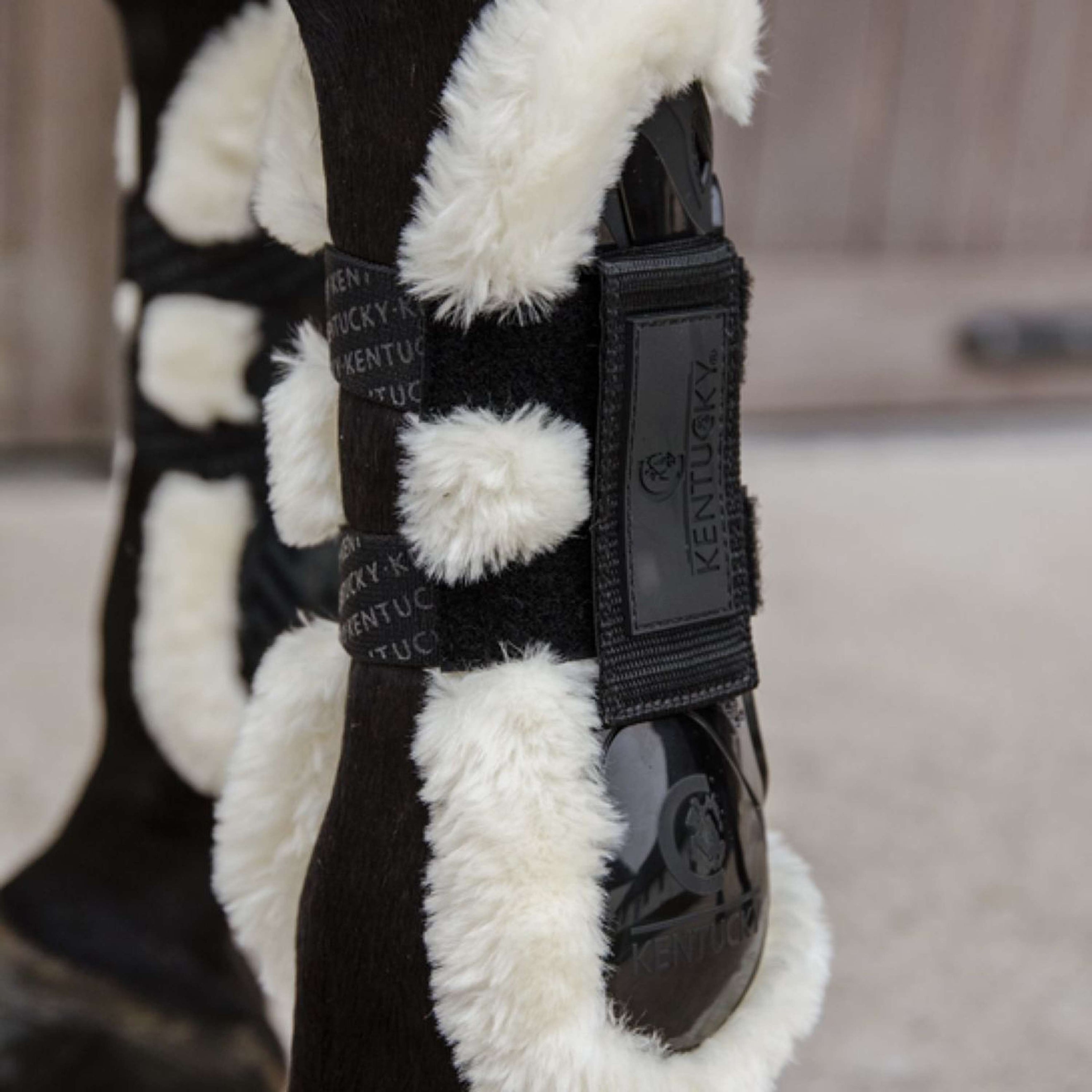 Kentucky Horsewear Protèges-Tendons Velcro Vegan Sheepskin Noir