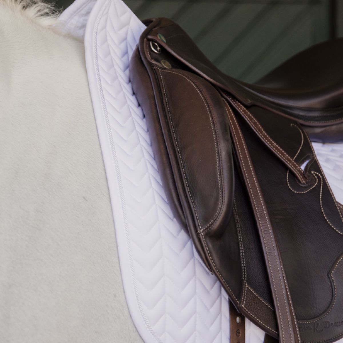 Kentucky Horsewear Tapis de Selle Fishbone Dressur Blanc