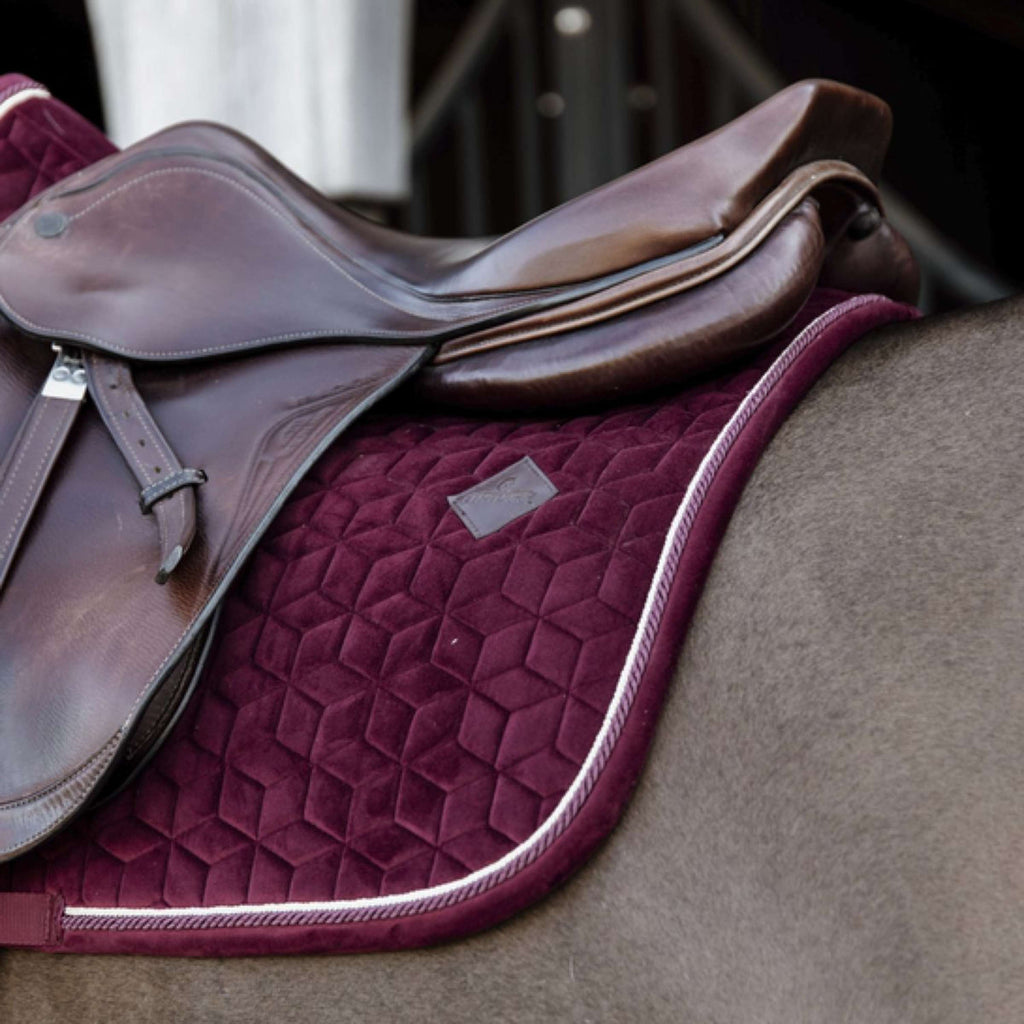 Kentucky Tapis de Selle Velvet Bordeaux