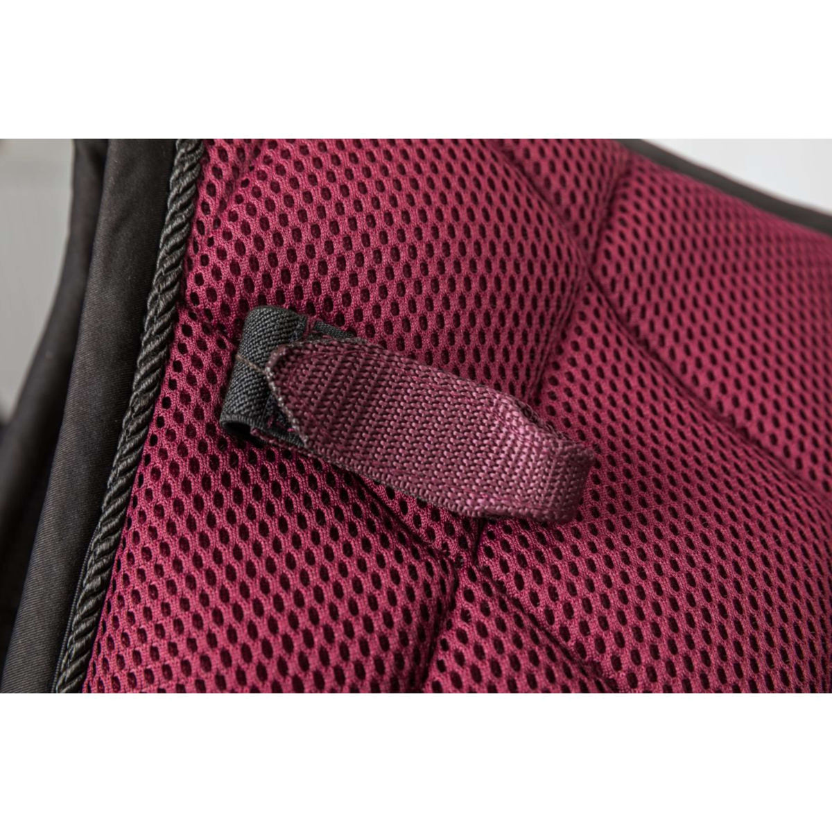 Back on Track Tapis de Selle AirFlow Dressage Vin rouge