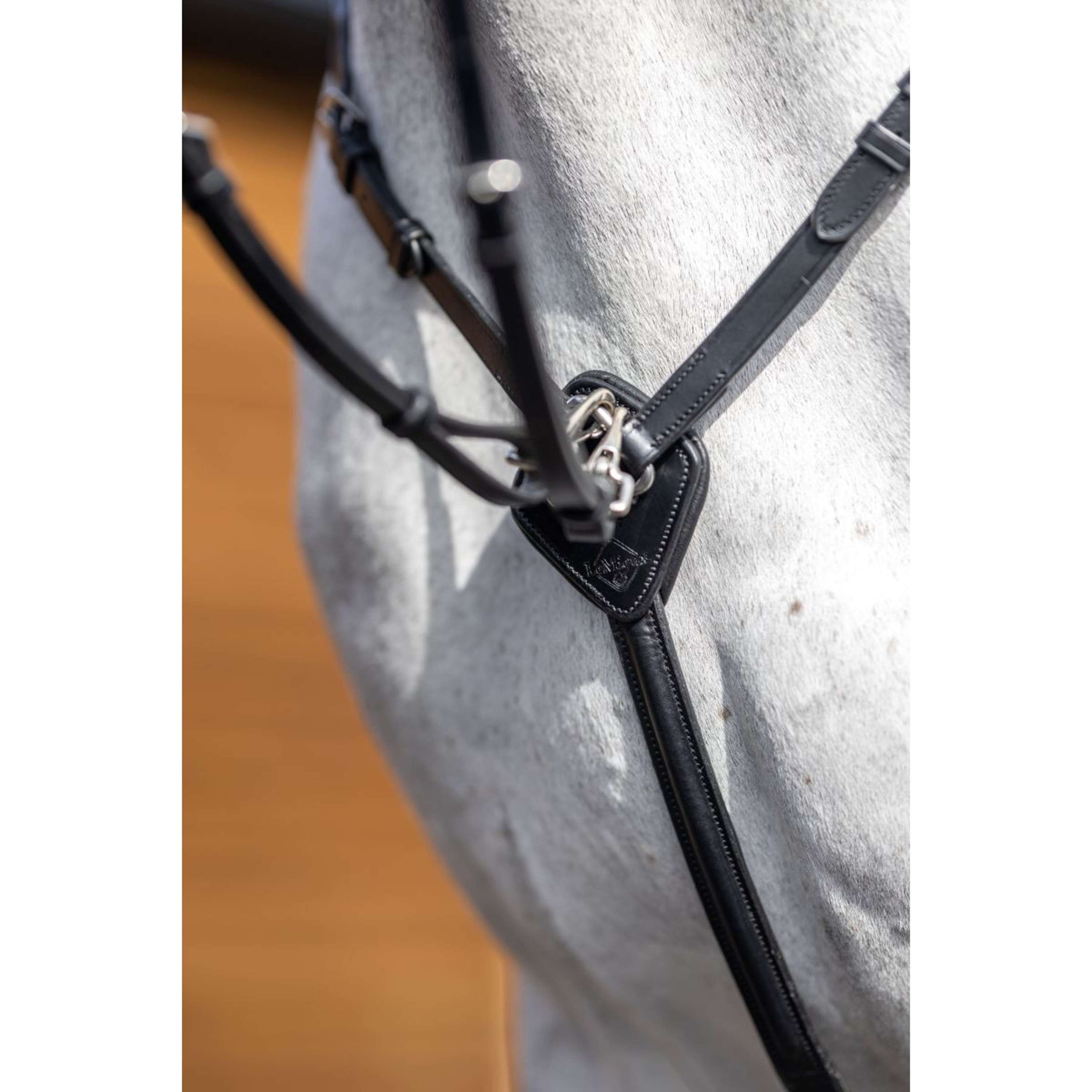 LeMieux Kudos Martingale Breastplate Detachable Noir LeMieux Kudos Martingale Breastplate Detachable Noir