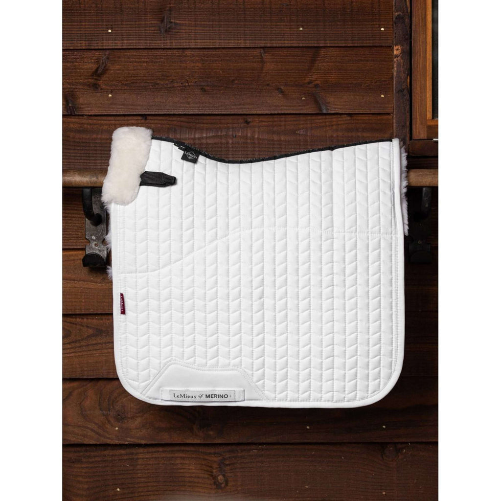 LeMieux Tapis de Selle ProLambs Square Half Lined Dressage Blanc/Blanc