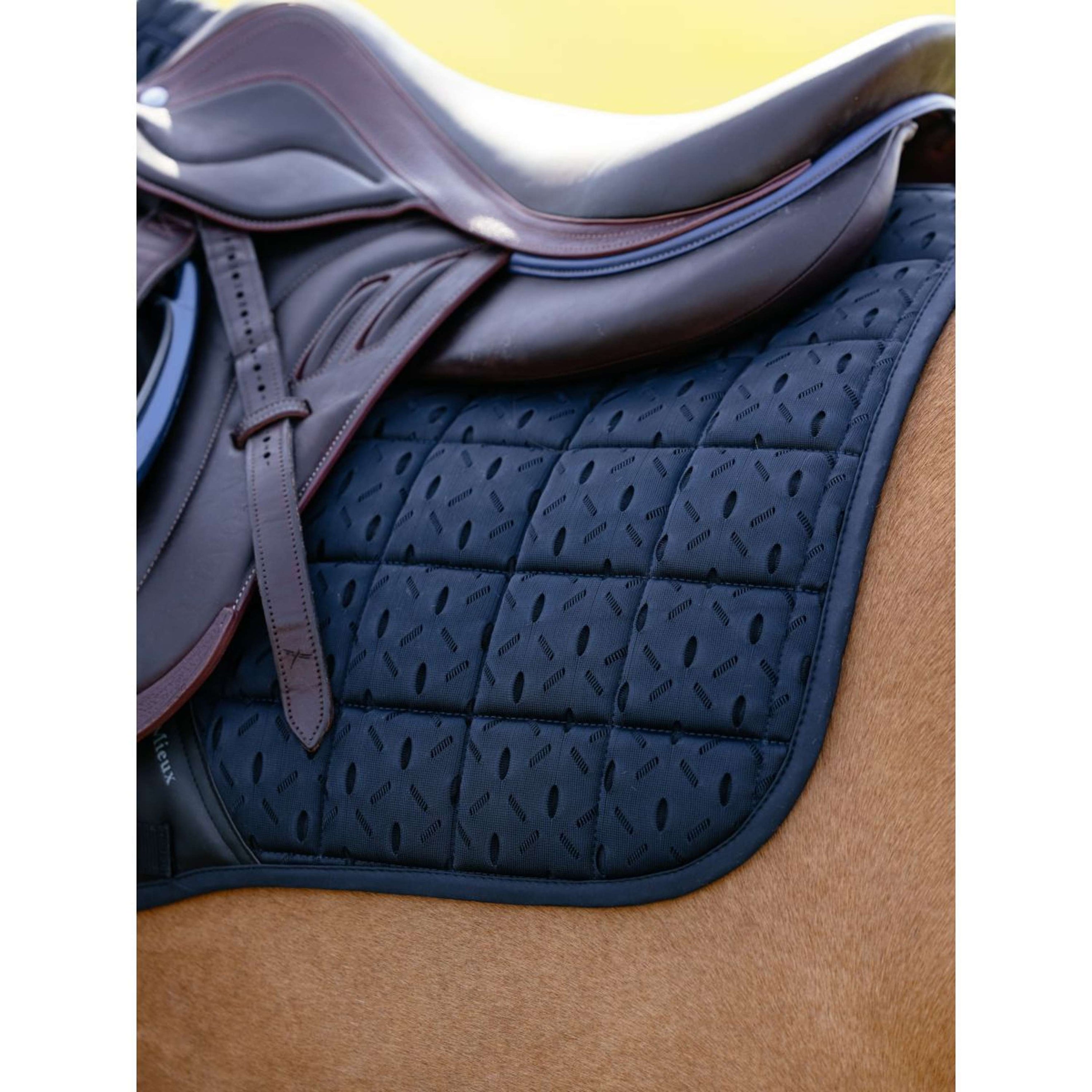 LeMieux Tapis de Selle 3D Mesh Self-Cool Square de Saut Marin LeMieux Tapis de Selle 3D Mesh Self-Cool Square de Saut Marin