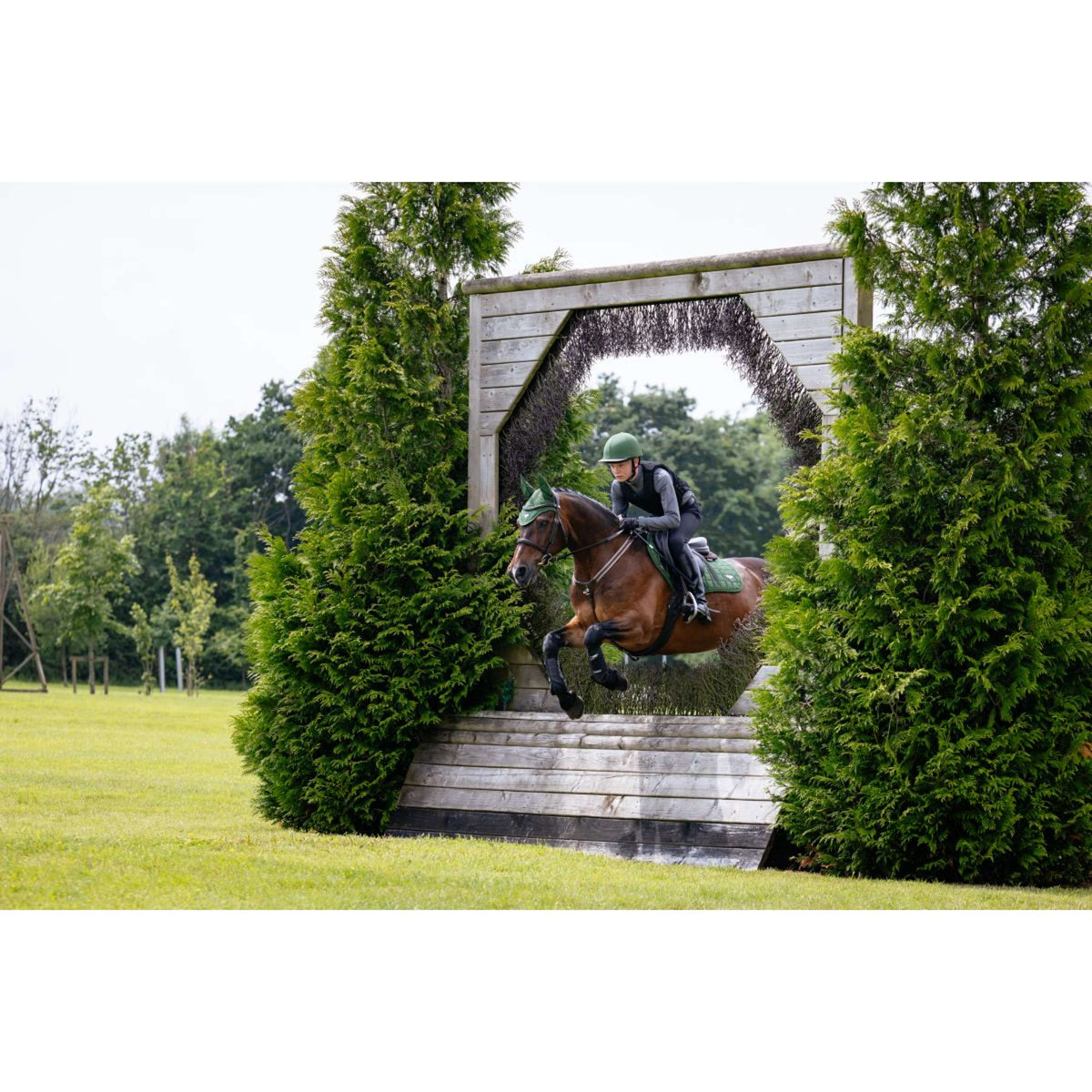 LeMieux Tapis de Selle Loire Classic Square Close Contact Hunter Green