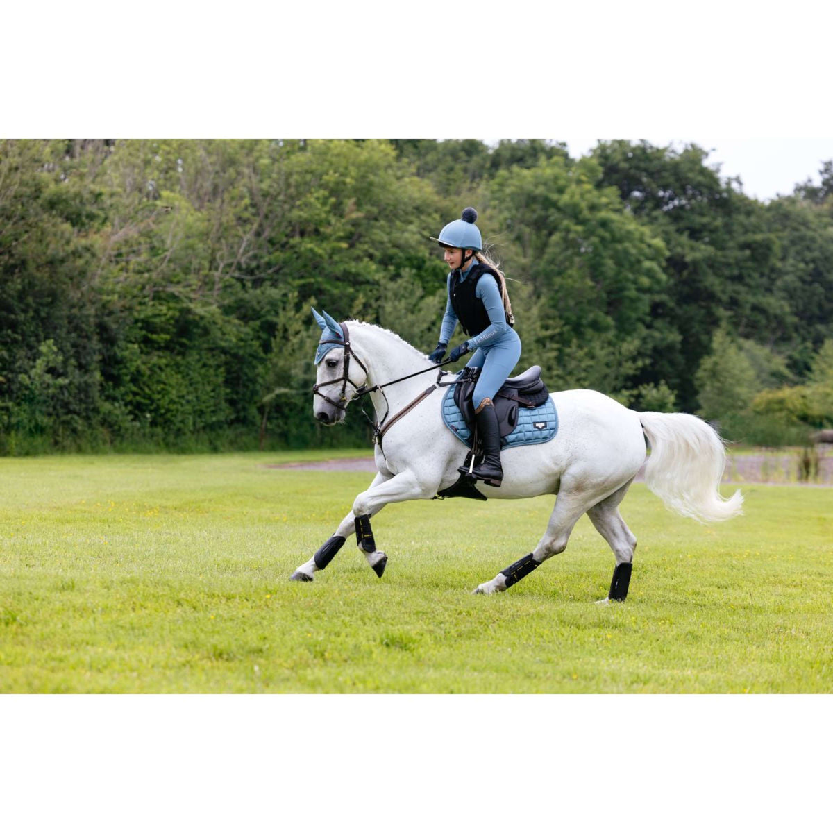 LeMieux Tapis de Selle Loire Classic Square Close Contact Ice Blue