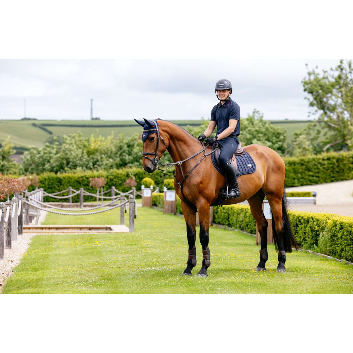 LeMieux Tapis de Selle Loire Classic Square Close Contact Marin