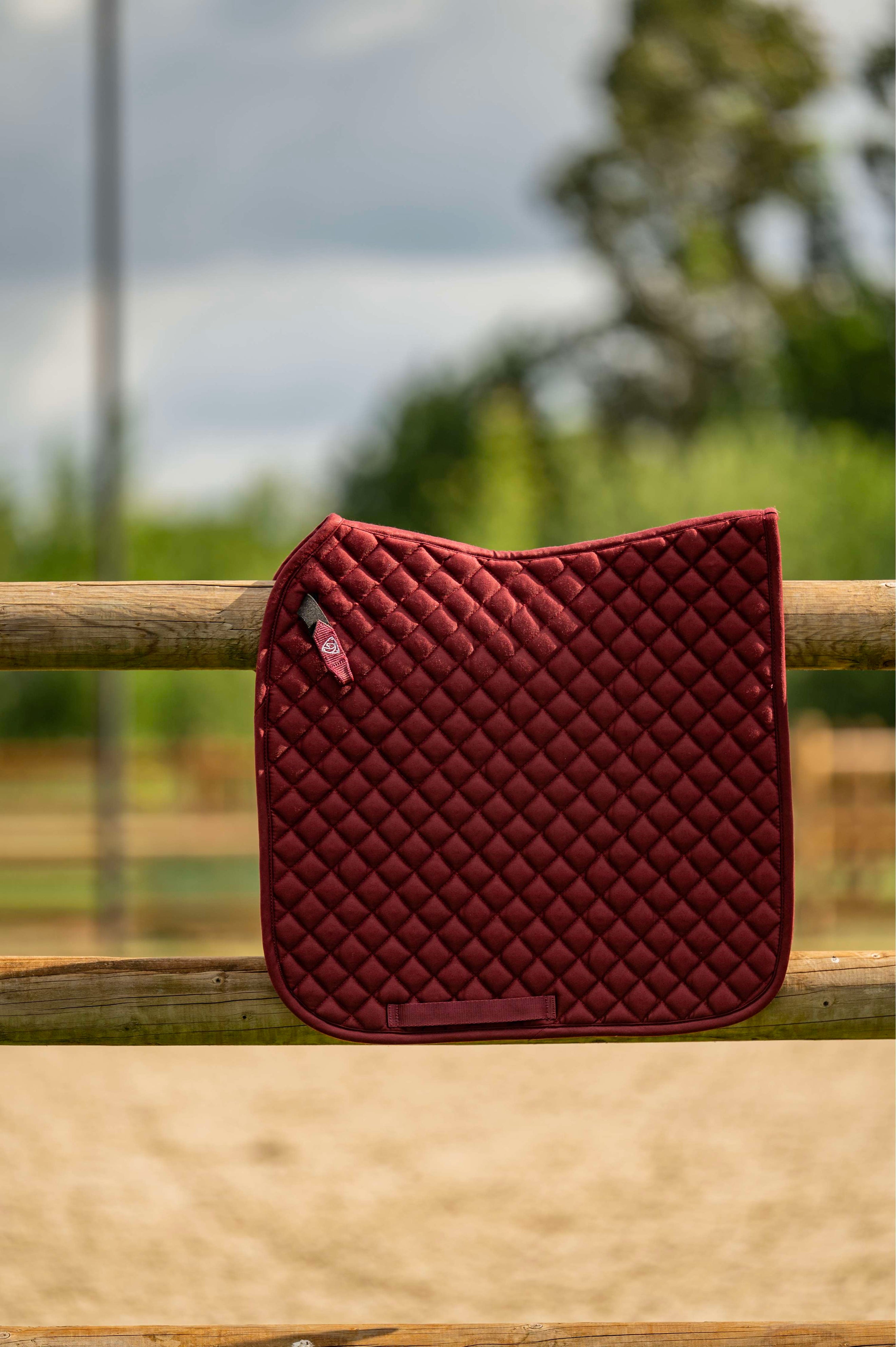 Velder Horsewear Essentials Tapis de Selle Dressage Classic Bordeaux Velder Horsewear Essentials Tapis de Selle Dressage Classic Bordeaux