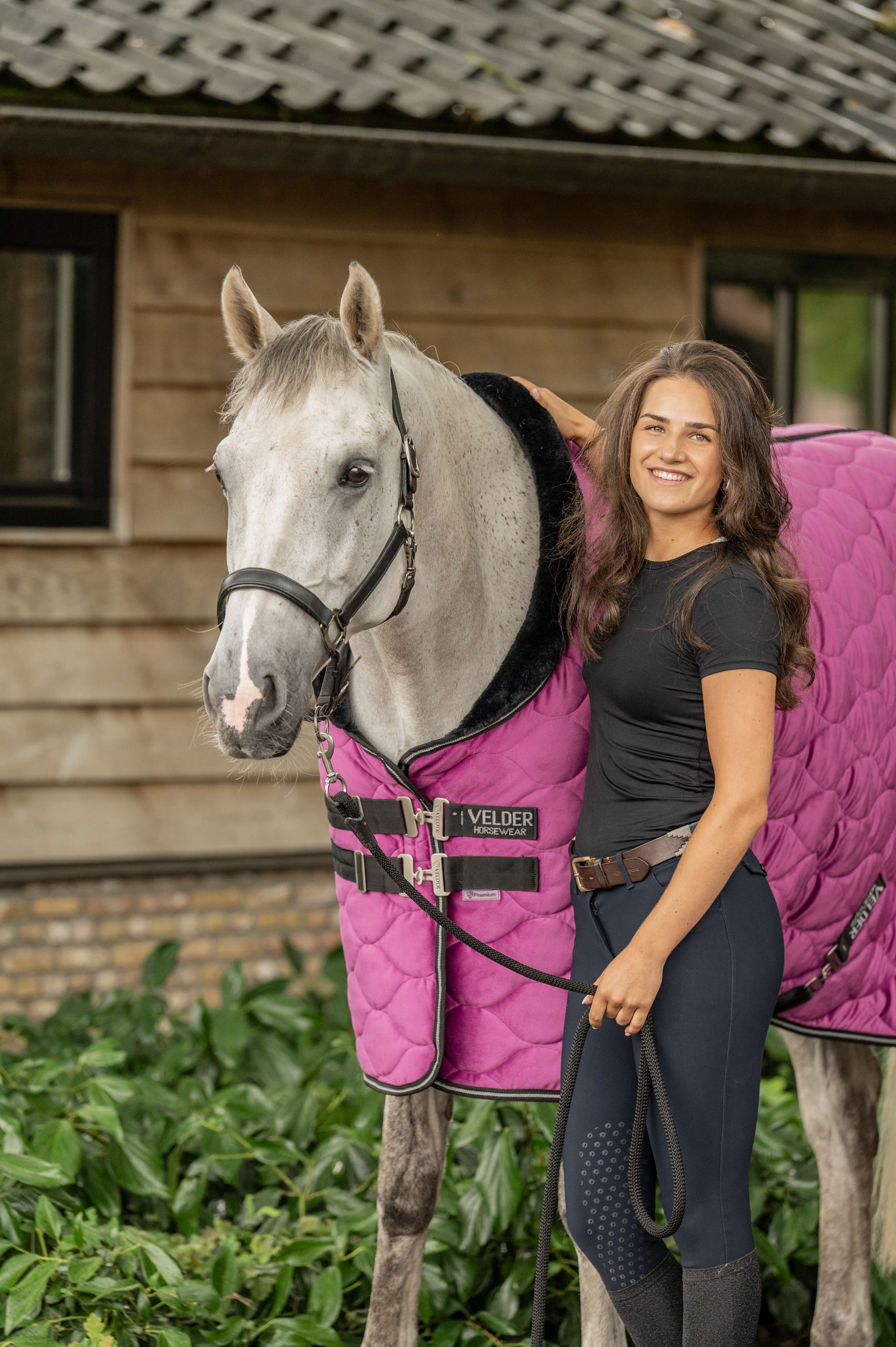 Velder Horsewear Premium Couverture de Concours Satin Glow Dutch Raspberry