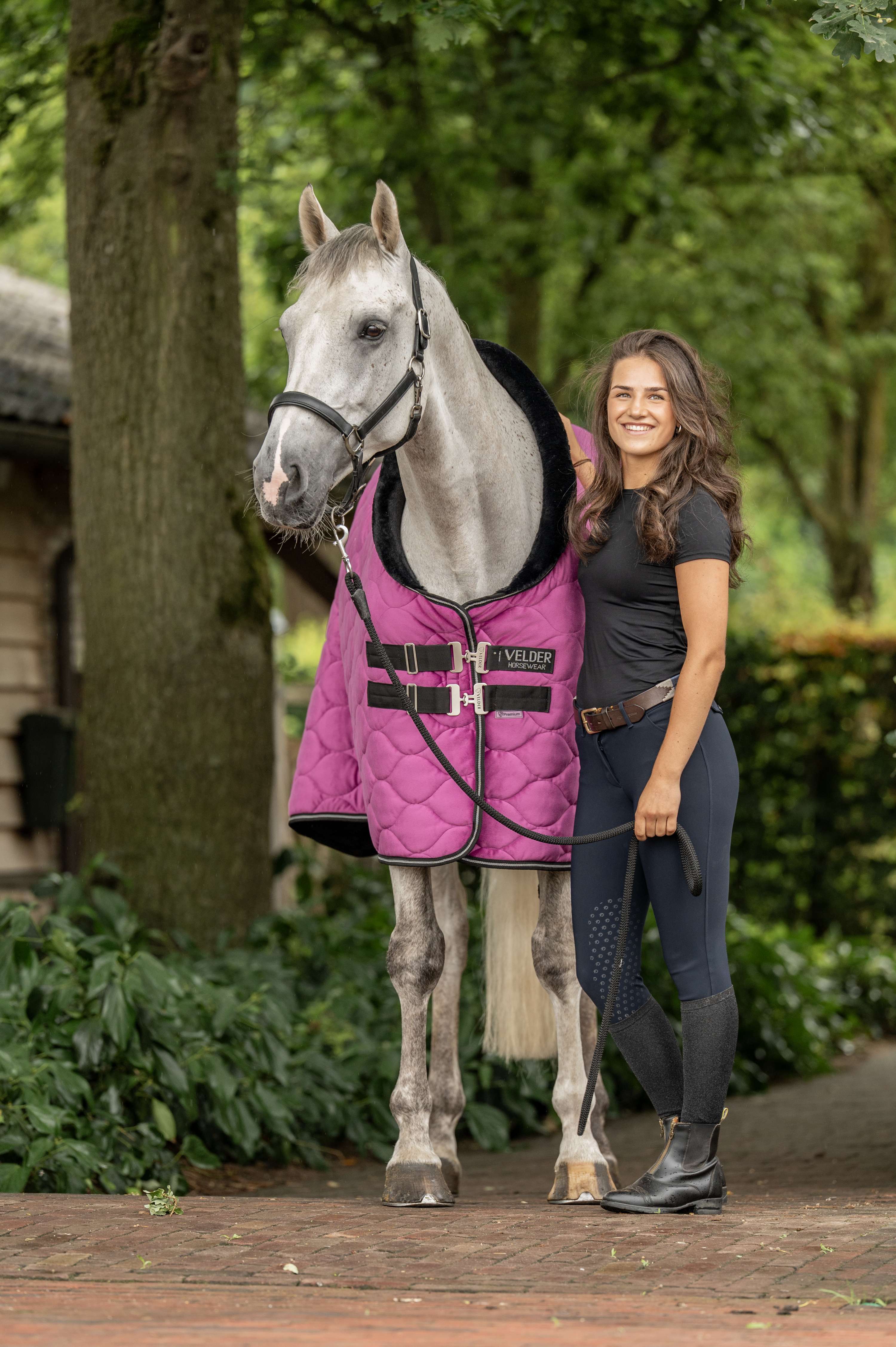 Velder Horsewear Premium Couverture de Concours Satin Glow Dutch Raspberry