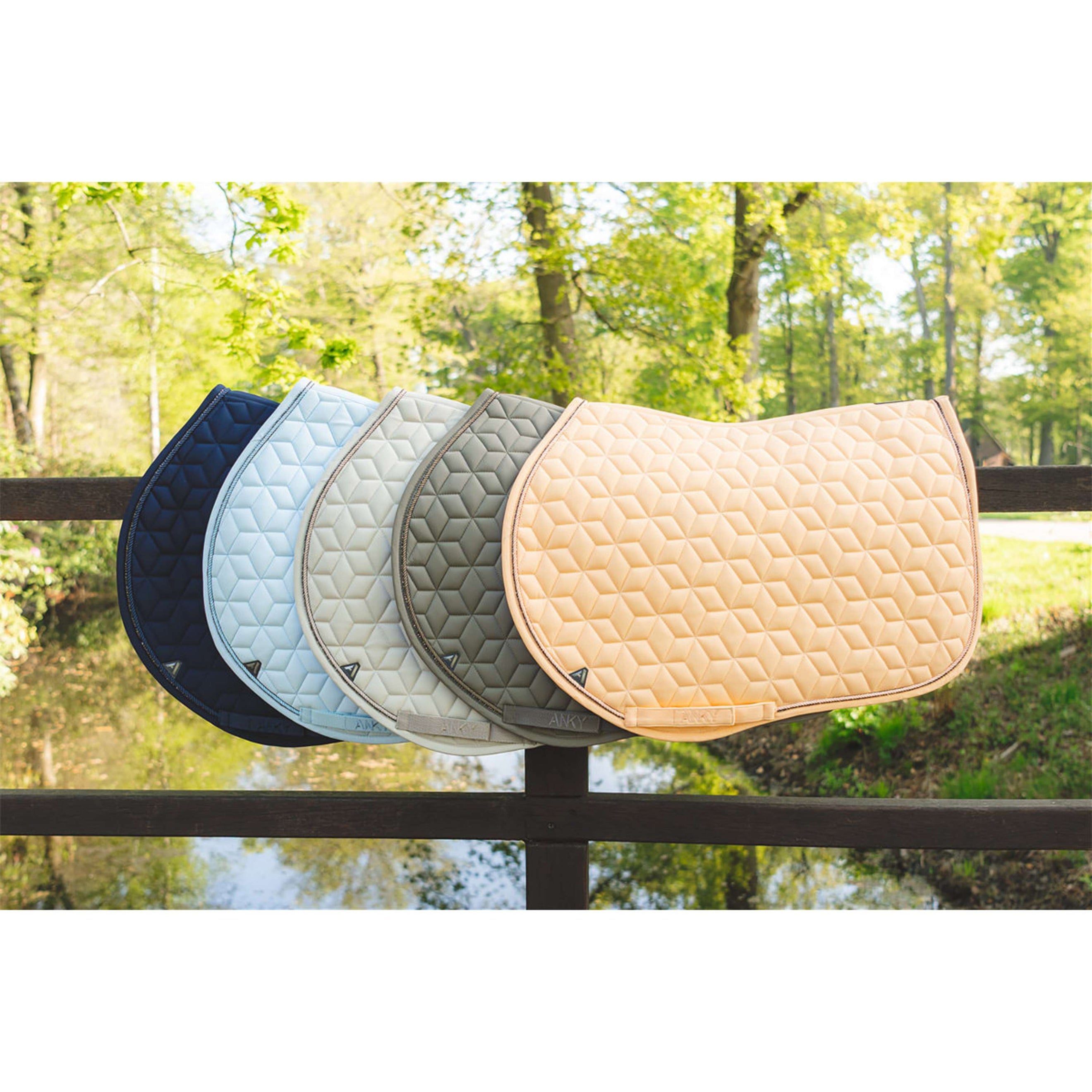 ANKY Tapis de Selle Vivacity XB261112 Polyvalent Peach Fuzz ANKY Tapis de Selle Vivacity XB261112 Polyvalent Peach Fuzz