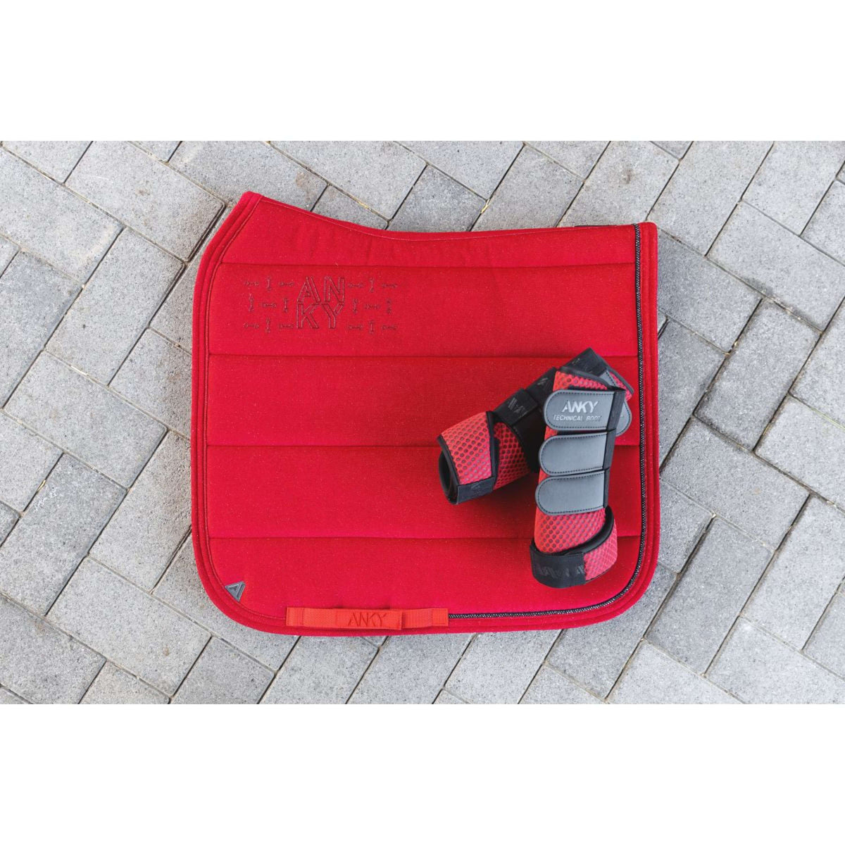 ANKY Tapis de Selle AW25 Velvet Dressage Equestrian Red