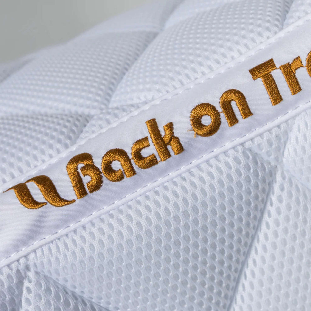 Back on Track Tapis de Selle Airflow Dressage Blanc