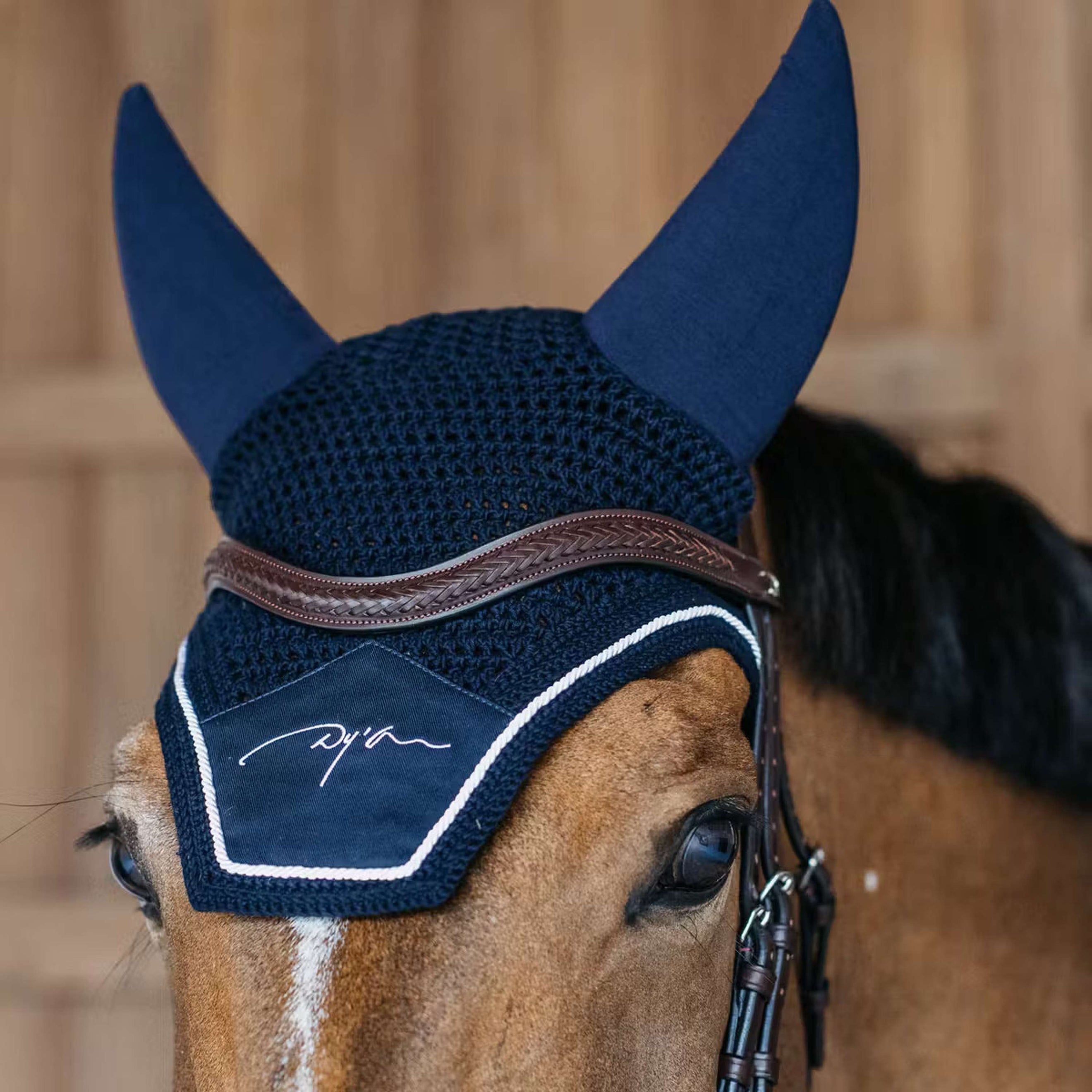 Dyon Frontal Laced V-Shaped Marron