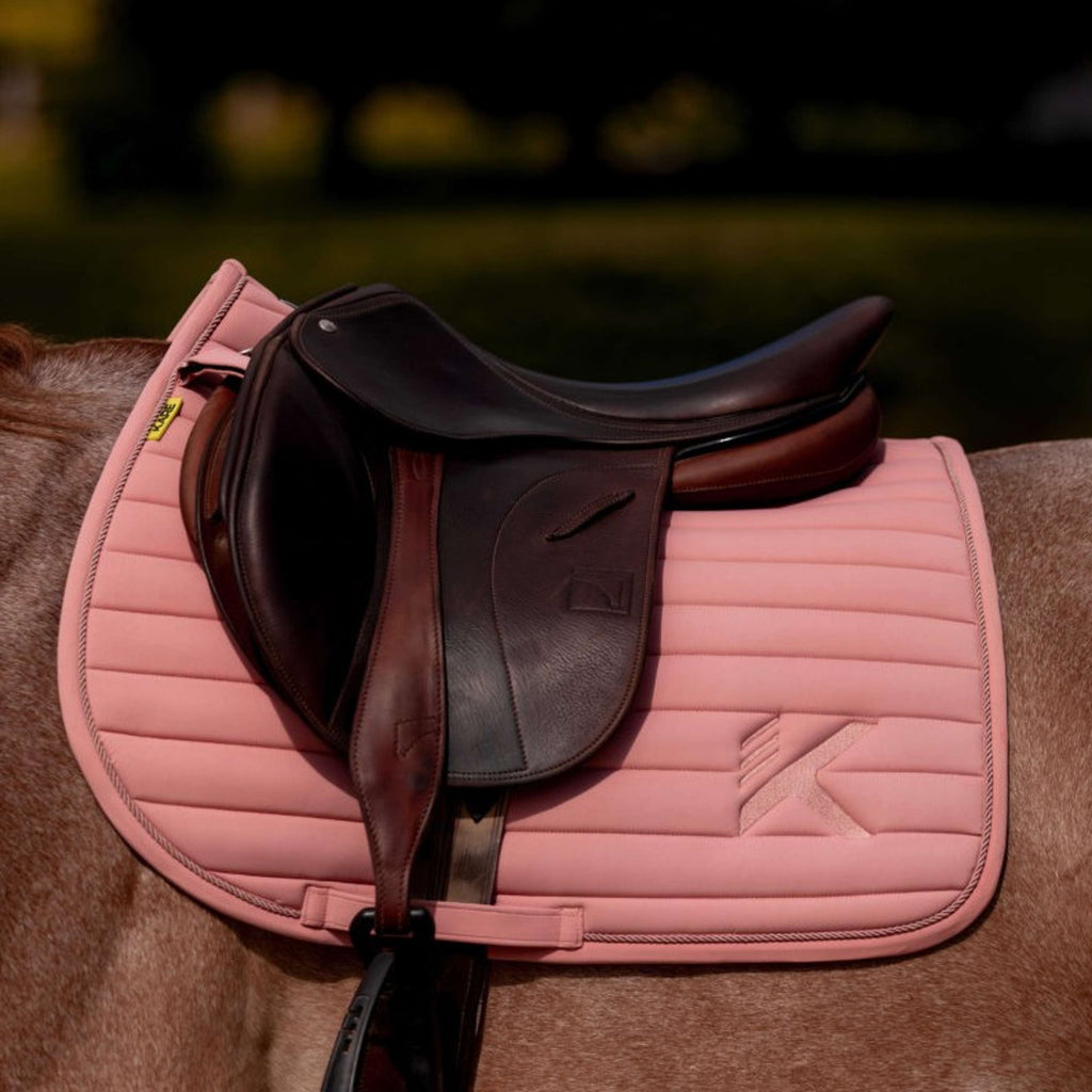 K by EQUITHÈME Tapis de Selle Triton de Saut Rose