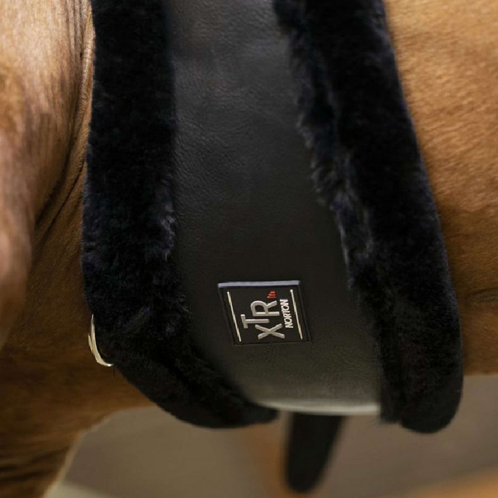 Norton Sangle de Dressage XTR Peau de Mouton Synthétique Noir