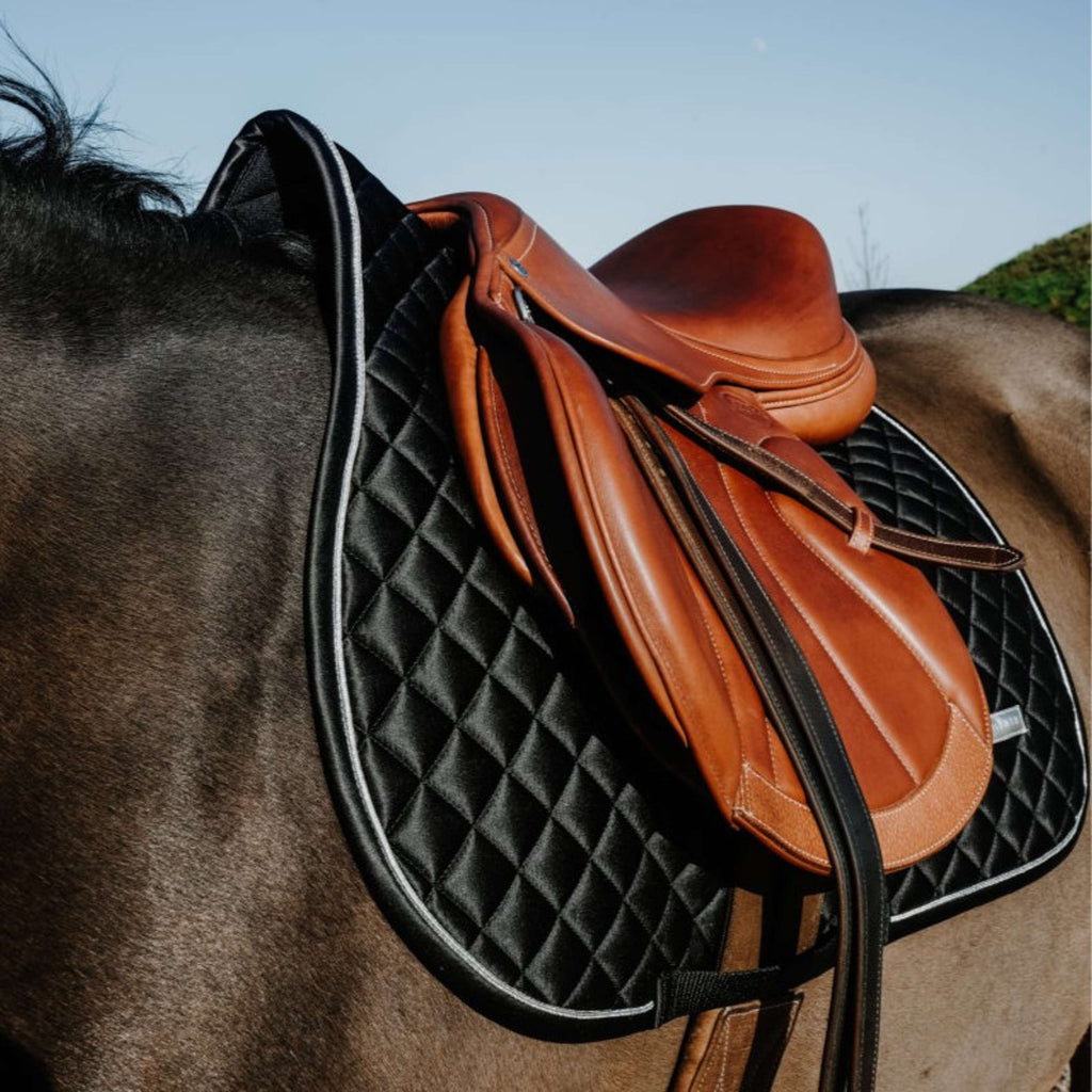 EQUITHÈME Tapis de Selle Nacre de Saut Noir