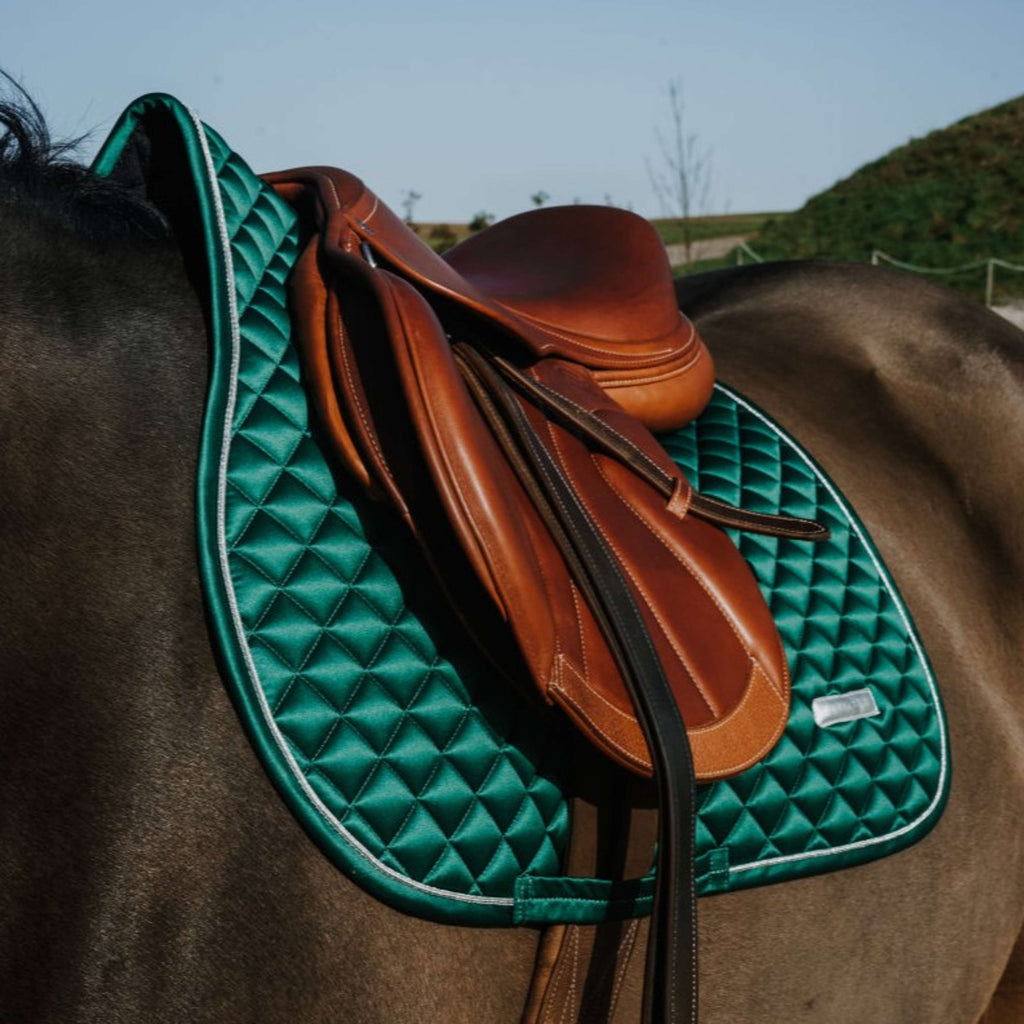 EQUITHÈME Tapis de Selle Nacre de Saut Vert Foncé