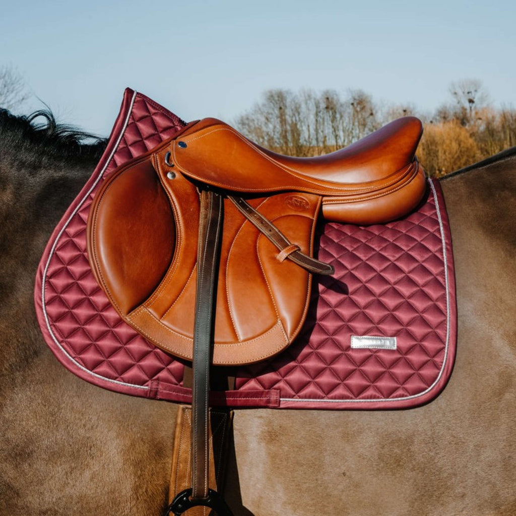 EQUITHÈME Tapis de Selle Nacre de Saut Bordeaux