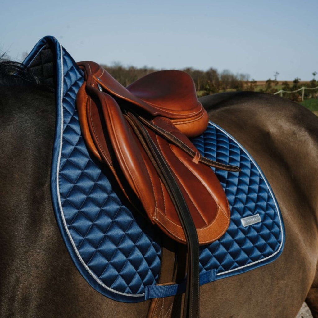 EQUITHÈME Tapis de Selle Nacre de Saut Bleu Acier