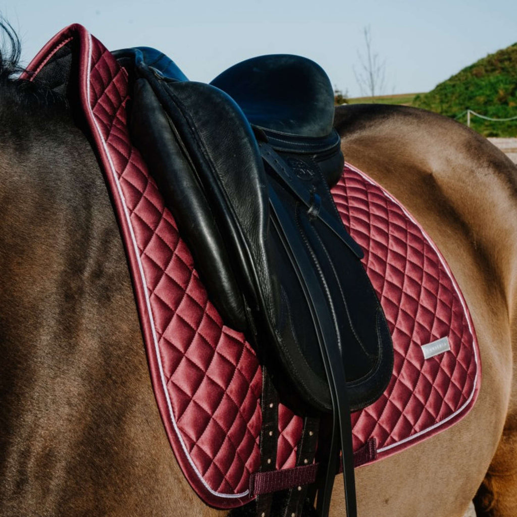 EQUITHÈME Tapis de Selle Nacre Dressage Bordeaux