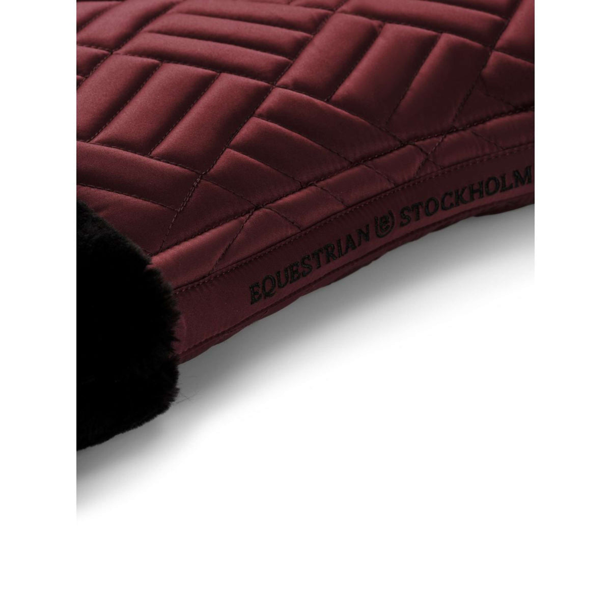 Equestrian Stockholm Tapis de Selle Vegan Fur de Saut Crystal Bordeaux