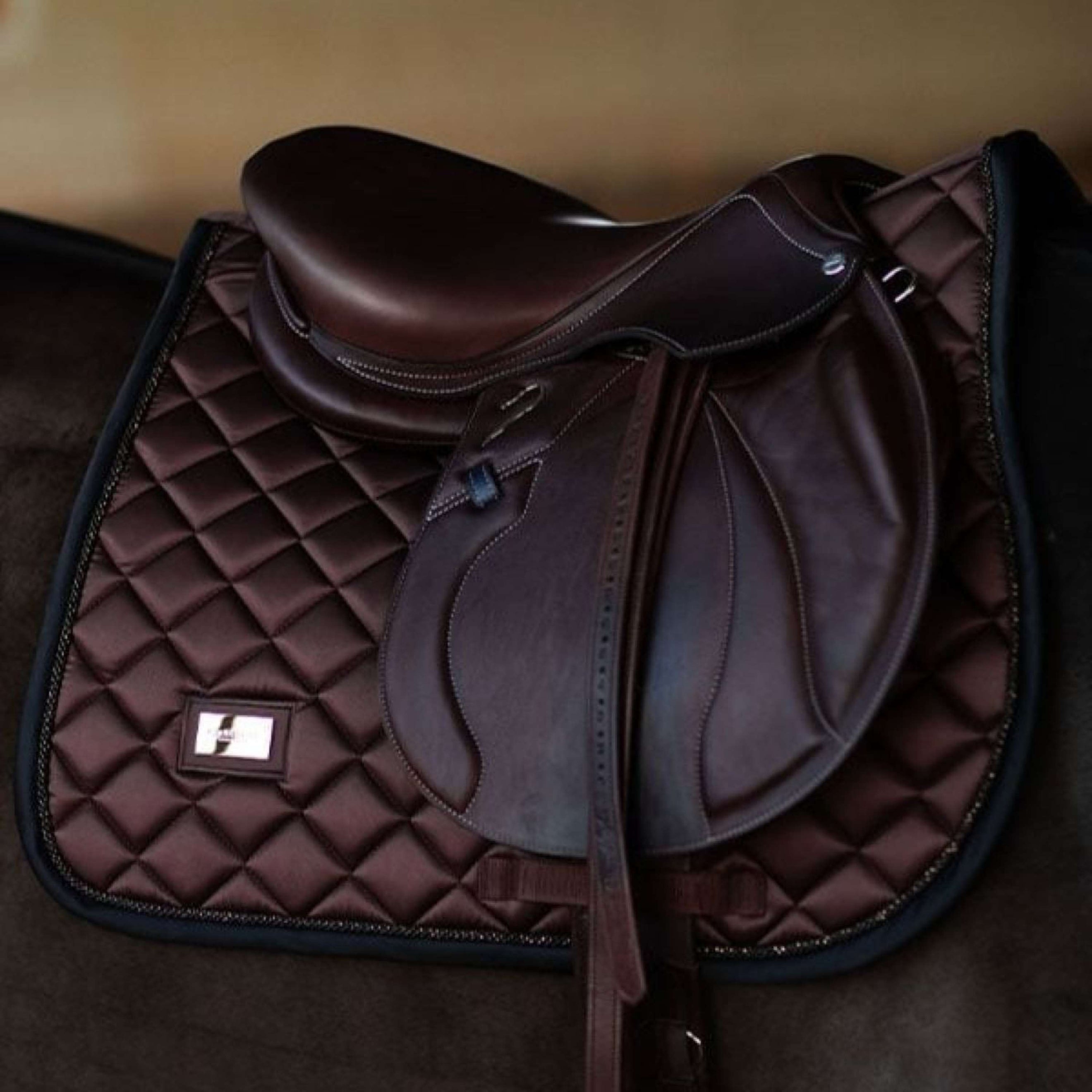 Equestrian Stockholm Tapis de Selle de Saut Endless Glow
