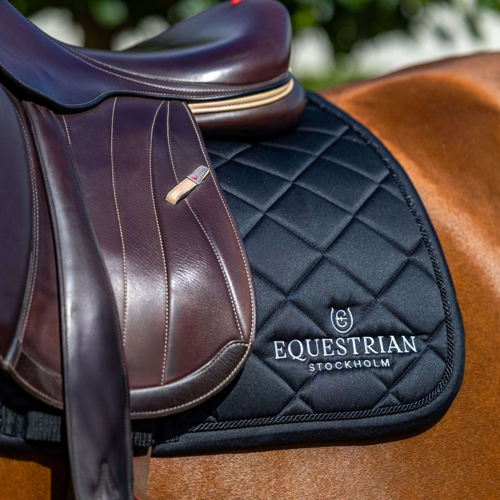 Equestrian Stockholm Tapis de Selle Line de Saut Noir