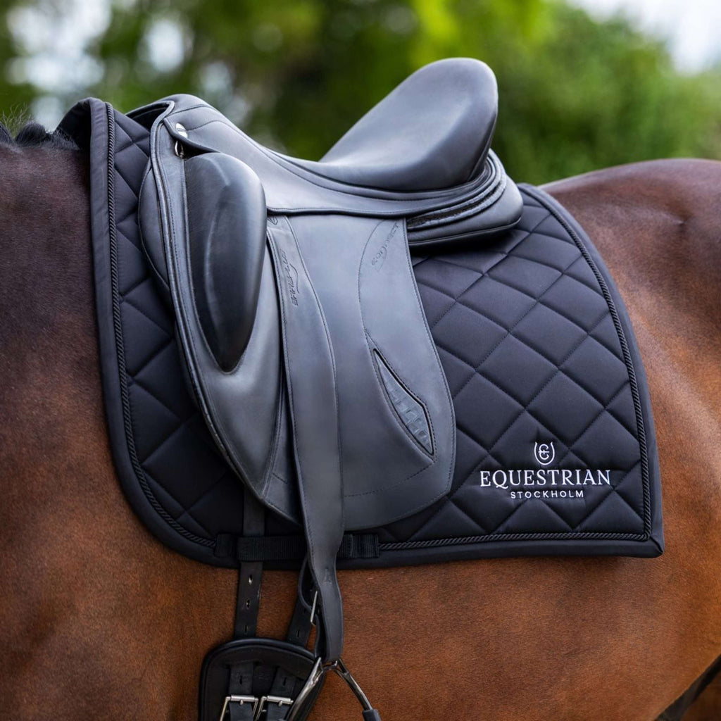 Equestrian Stockholm Tapis de Selle Line Dressage Noir