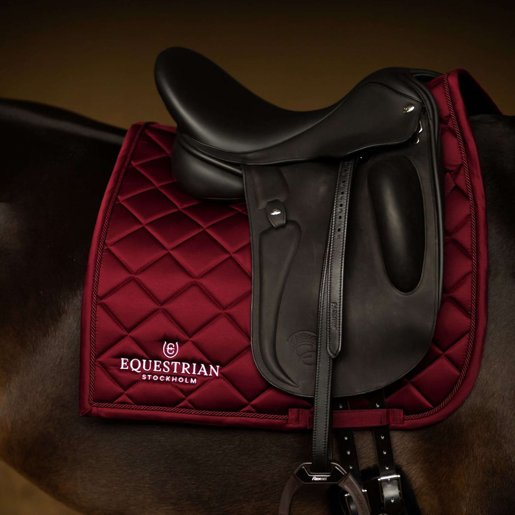 Equestrian Stockholm Tapis de Selle Line Dressage Bordeaux