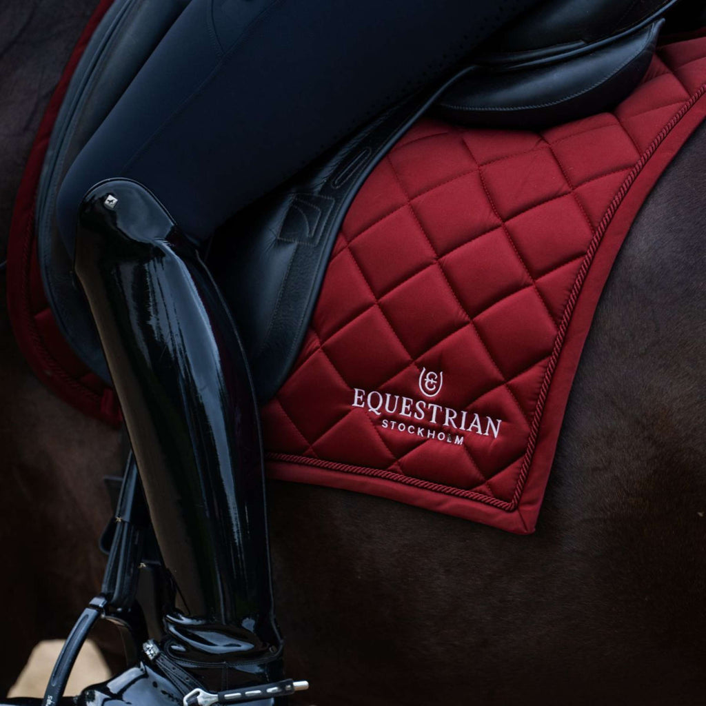 Equestrian Stockholm Tapis de Selle Line Dressage Bordeaux