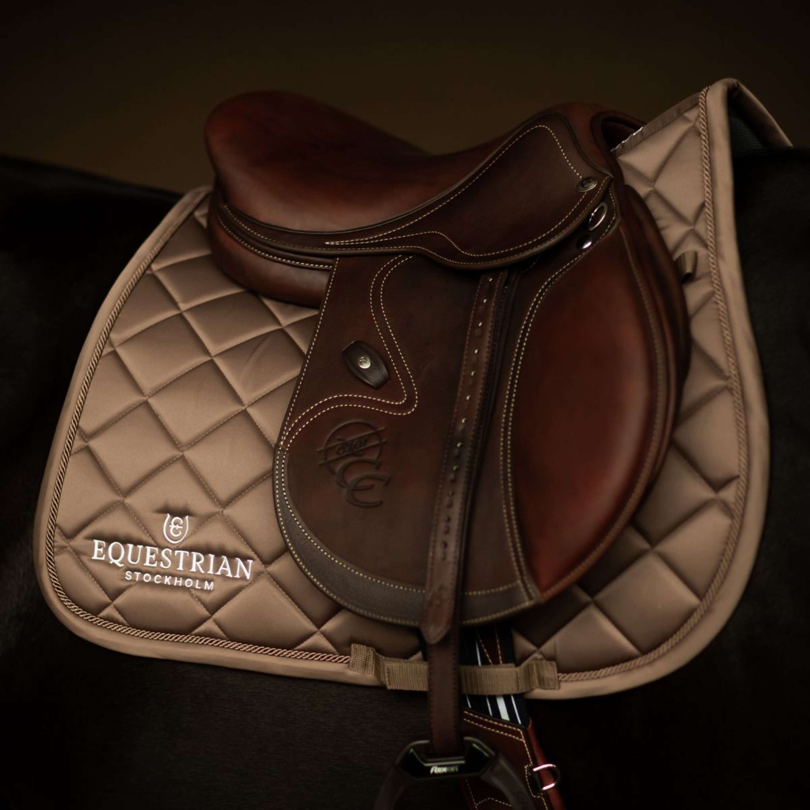 Equestrian Stockholm Tapis de Selle Line de Saut Champagne